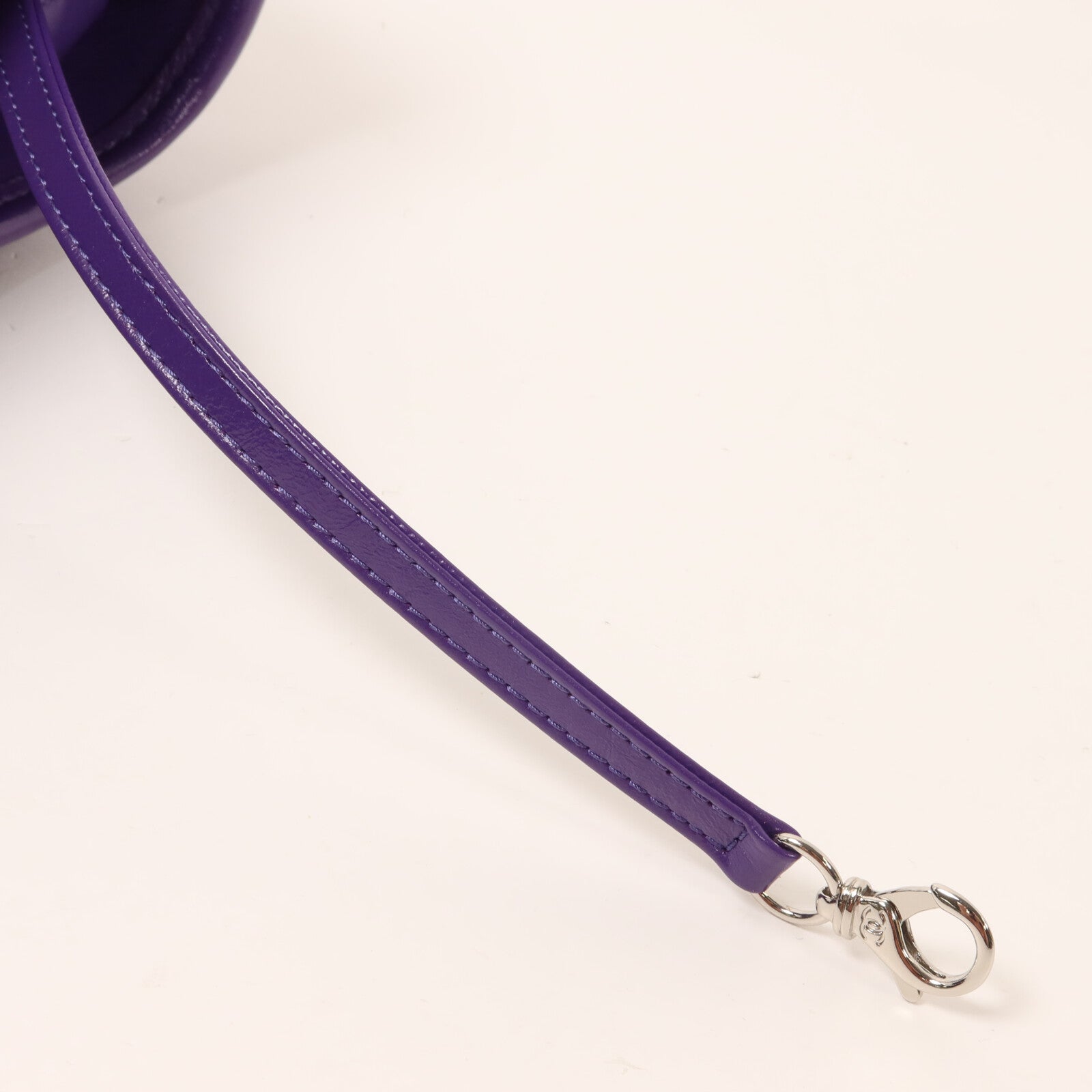 CHANEL 牛皮皮革Gabrielle Small Chevron鏈帶肩背袋