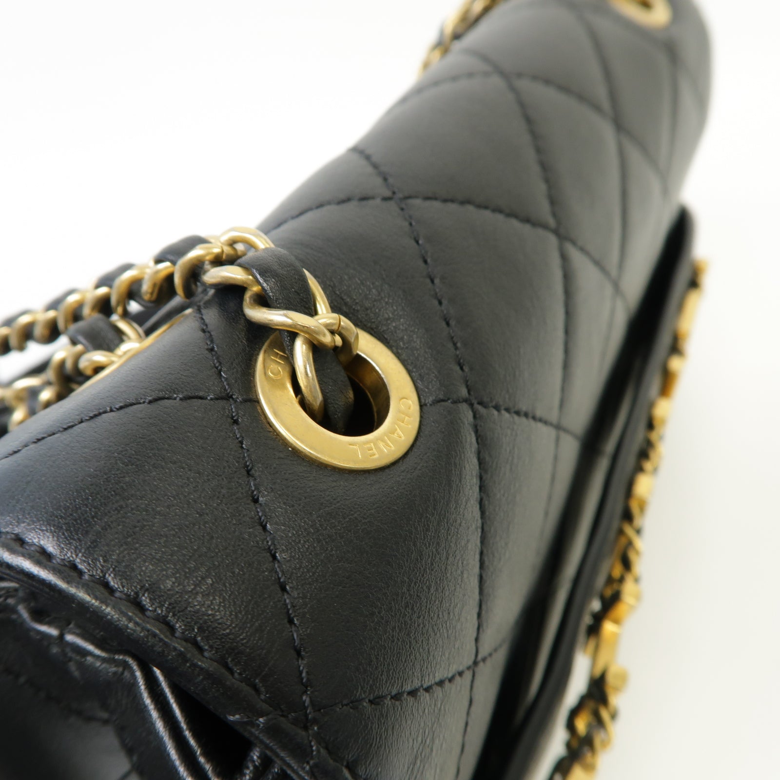 CHANEL 菱格牛皮皮革Enchained Flap金扣鏈帶肩背袋黑色