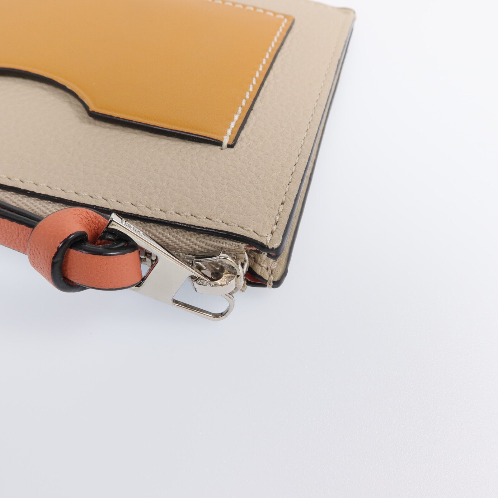 LOEWE 牛皮皮革Card Case銀扣卡片套