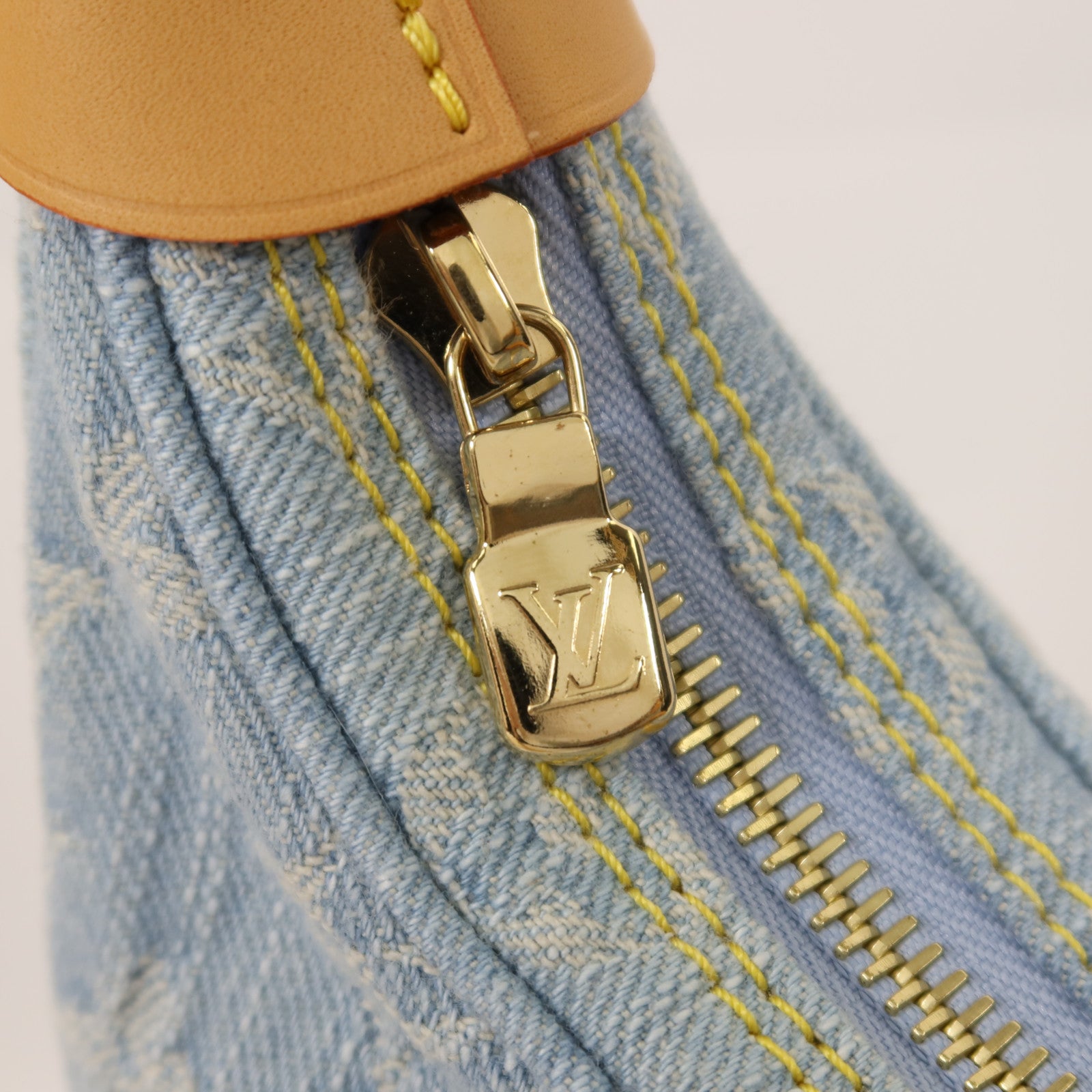 LOUIS VUITTON Monogram Denim Loop金扣鏈帶肩背袋