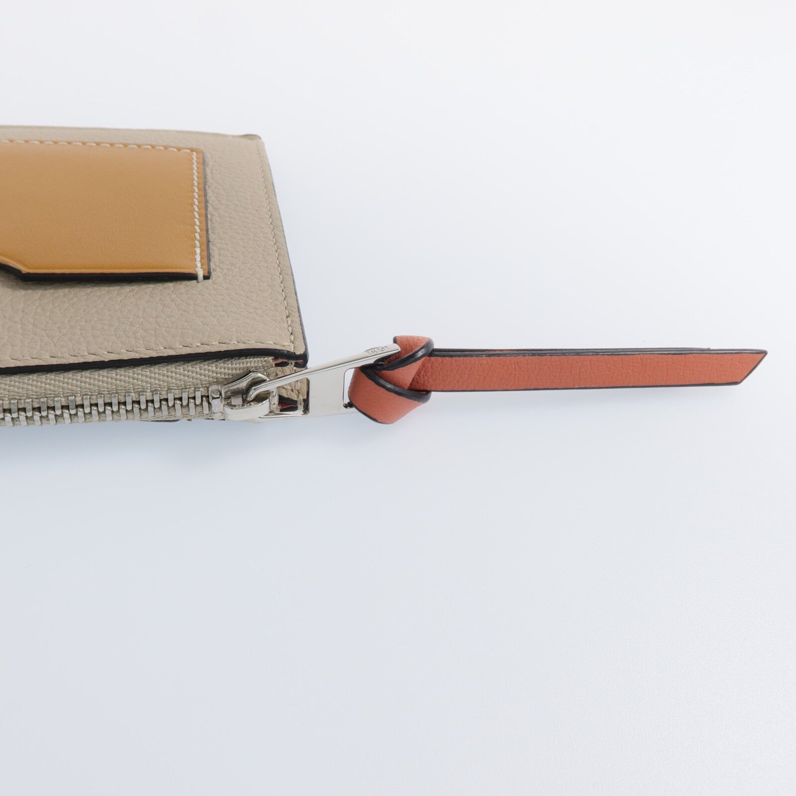 LOEWE 牛皮皮革Card Case銀扣卡片套