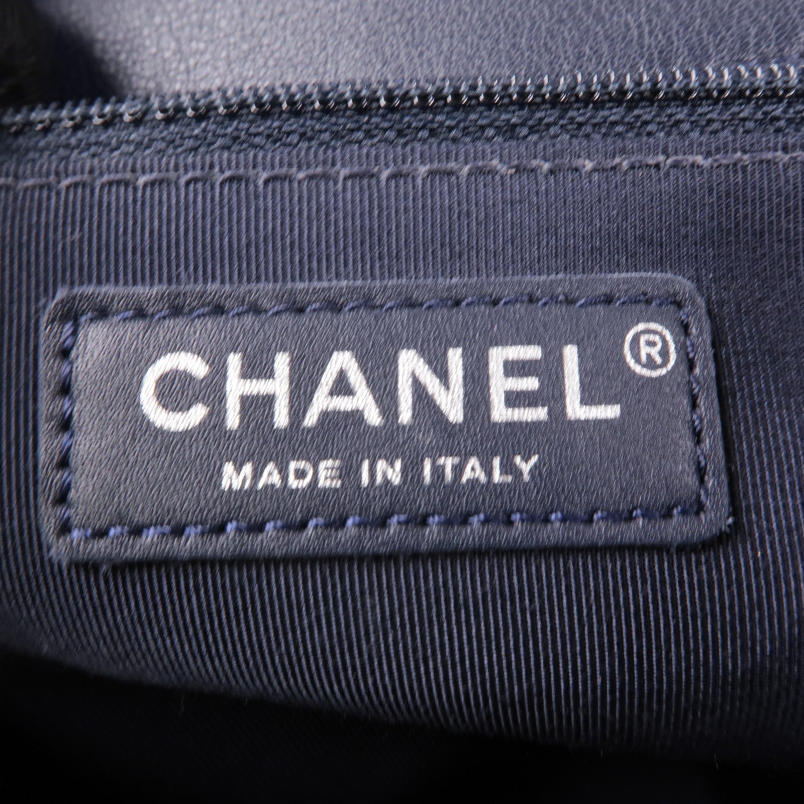 CHANEL 【激減優惠】羊皮皮革Boy 28銀扣鏈帶肩背袋