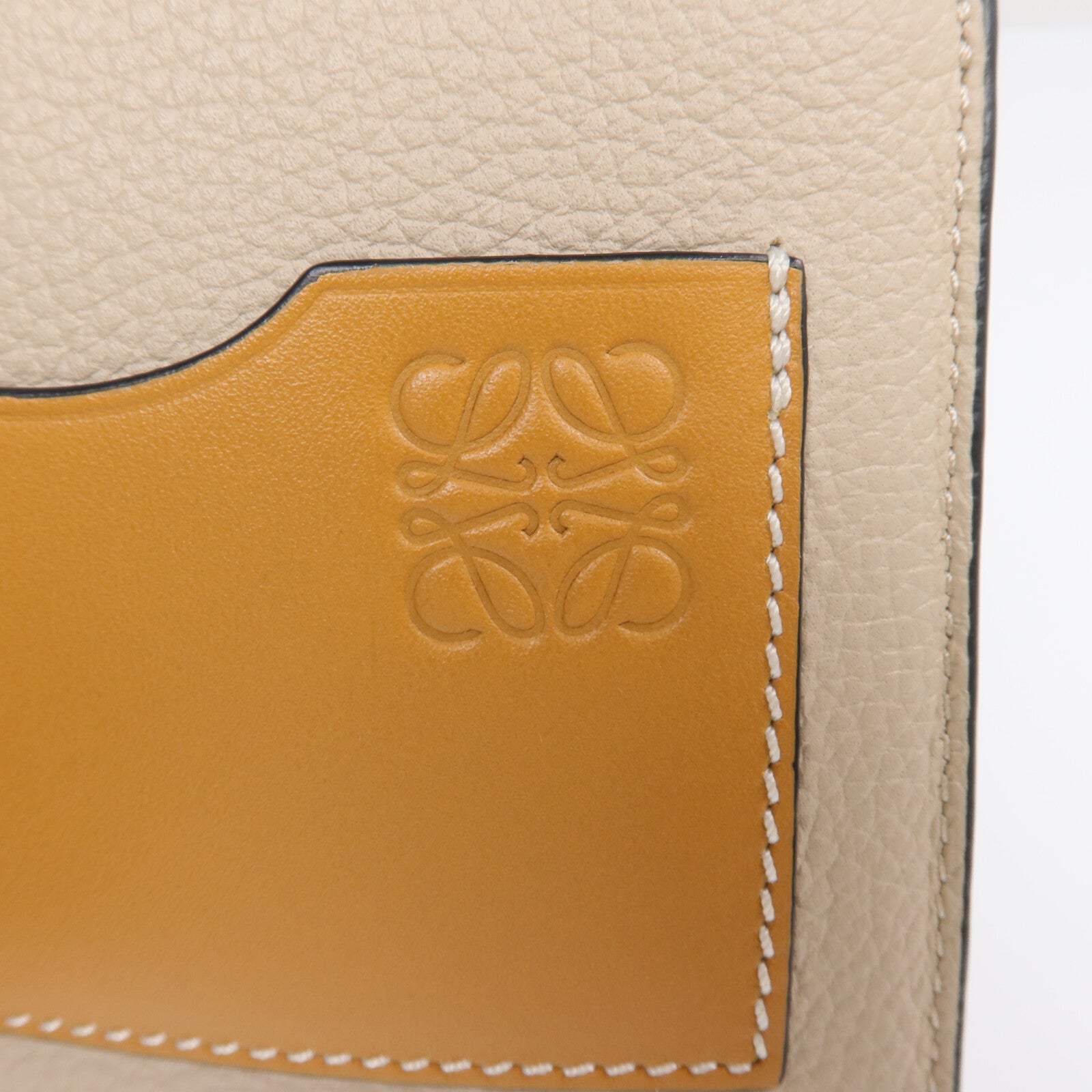 LOEWE 牛皮皮革Card Case銀扣卡片套
