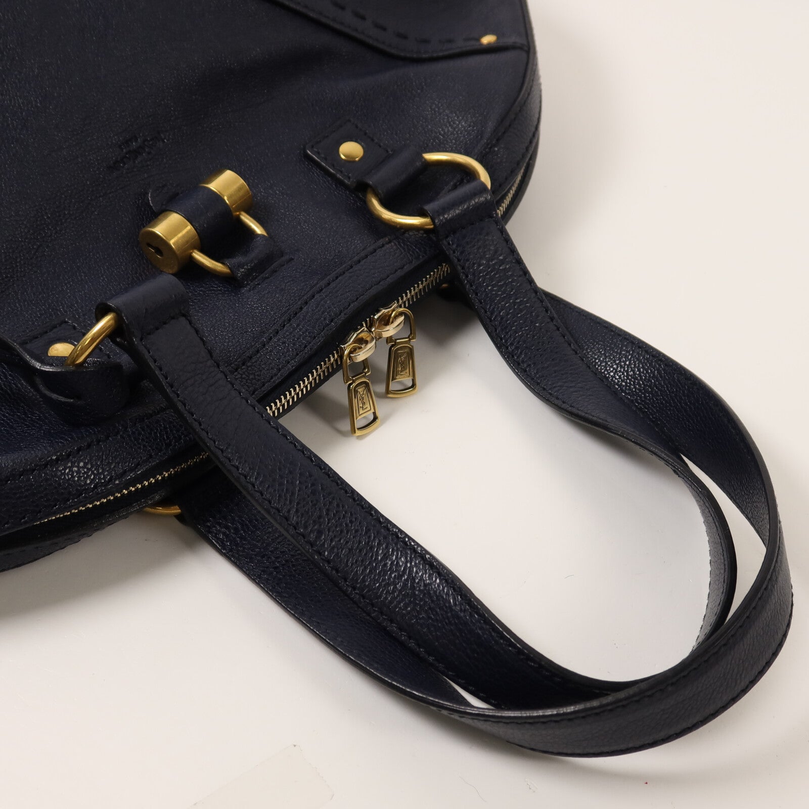 YVES SAINT LAURENT 牛皮皮革Muse金扣手挽袋