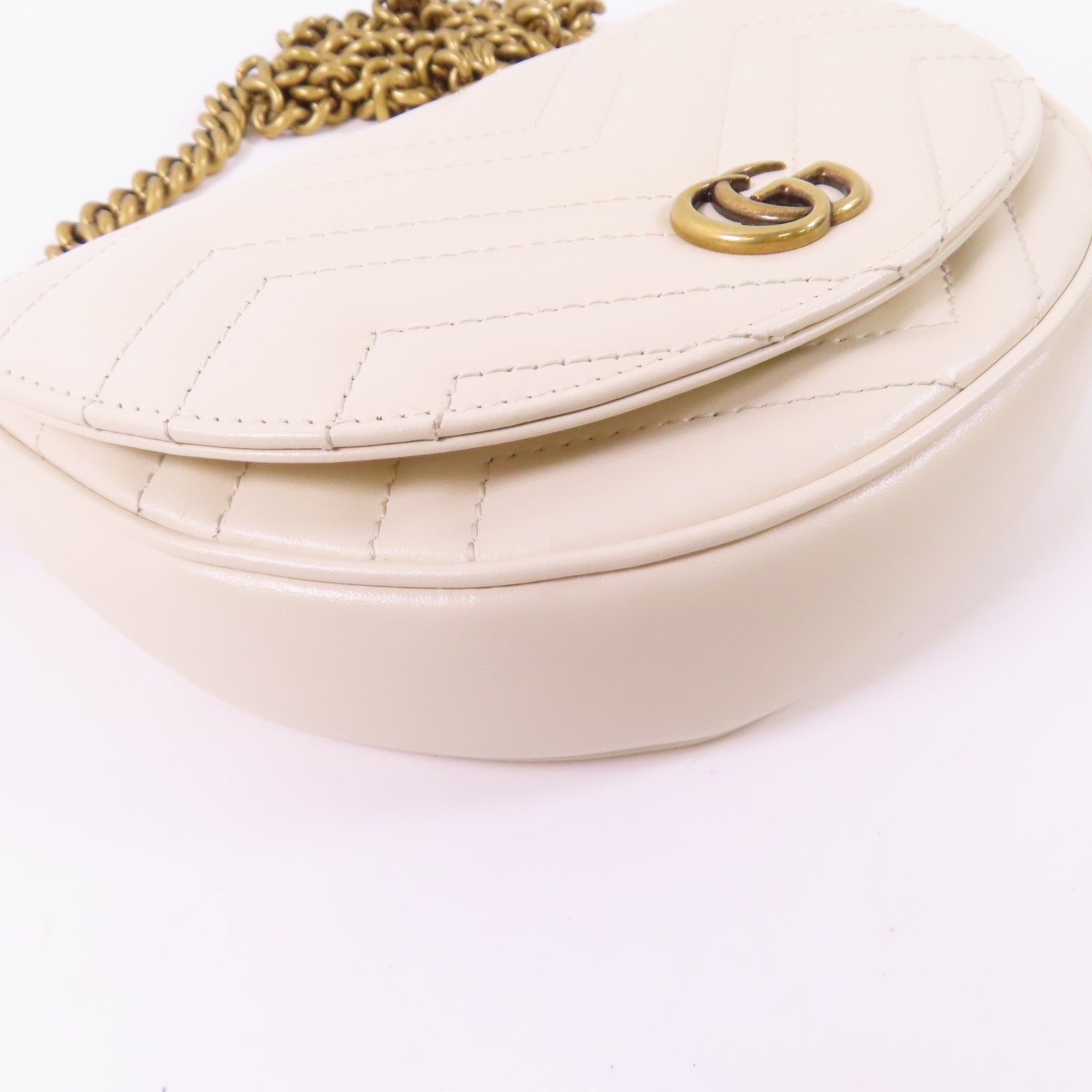 GUCCI 牛皮皮革GG Marmont金扣鏈帶肩背袋白色