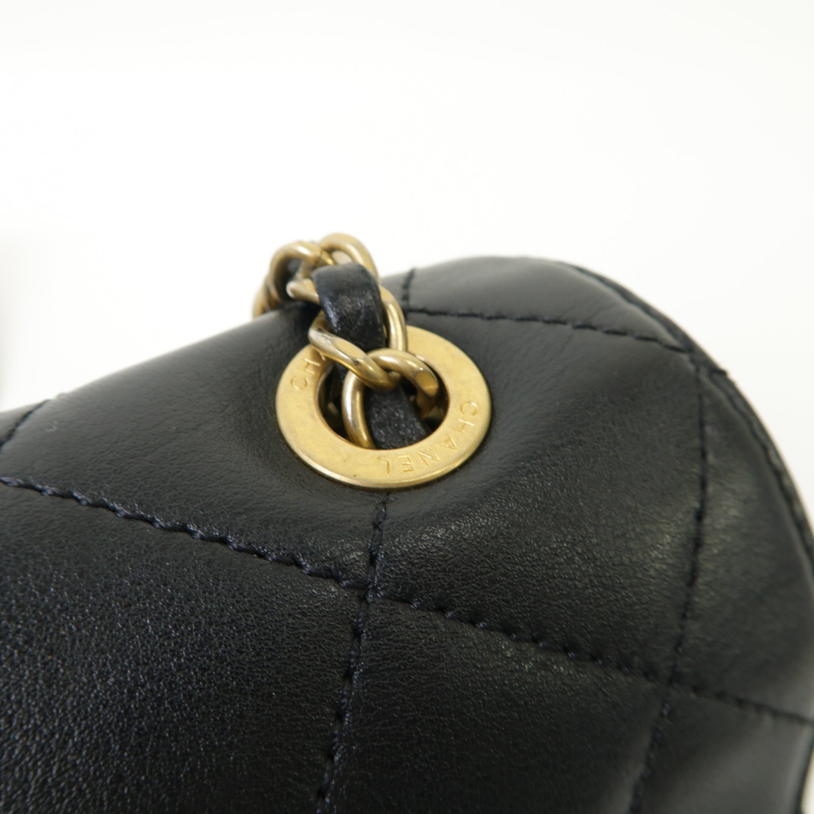 CHANEL 菱格牛皮皮革Enchained Flap金扣鏈帶肩背袋黑色