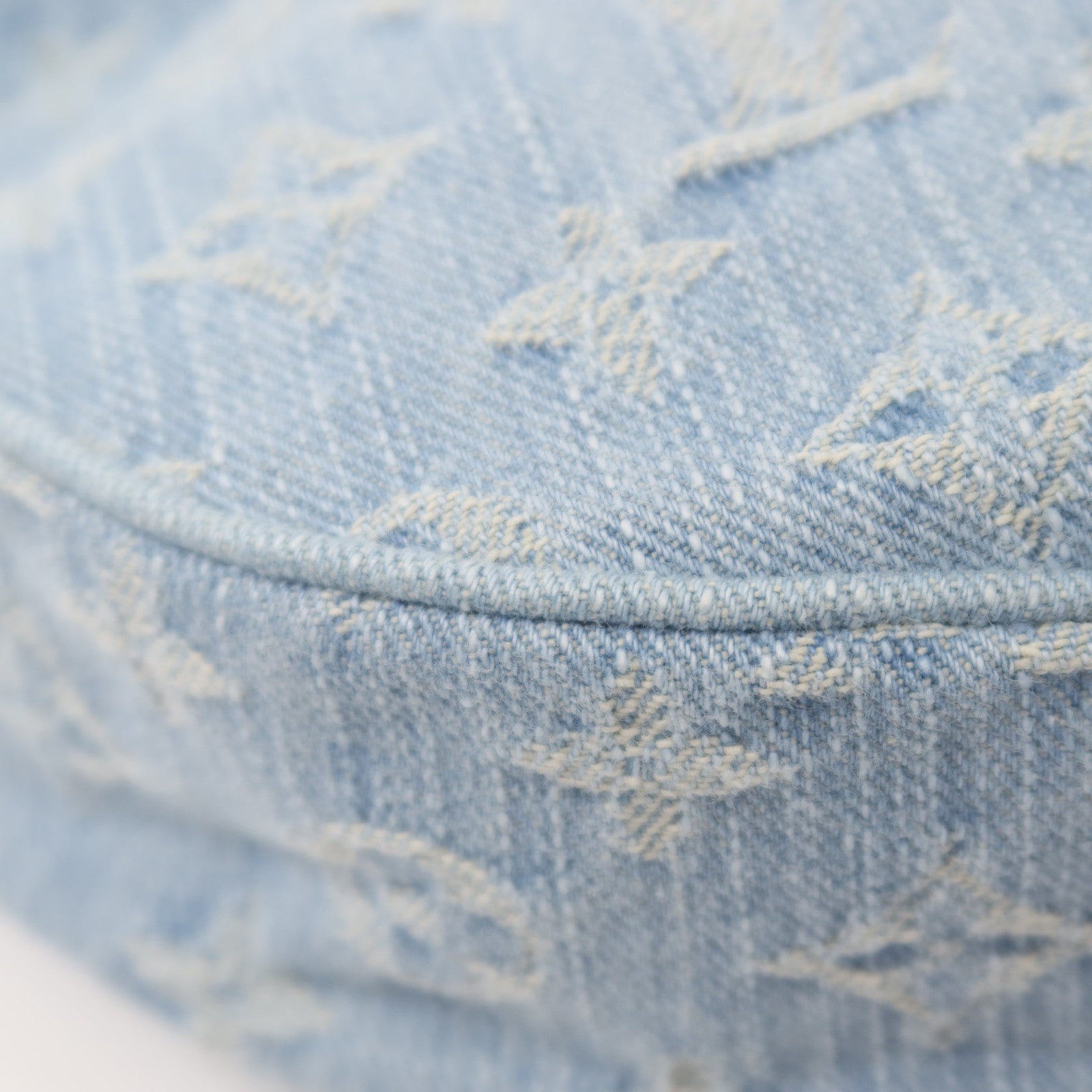 LOUIS VUITTON Monogram Denim Loop金扣鏈帶肩背袋