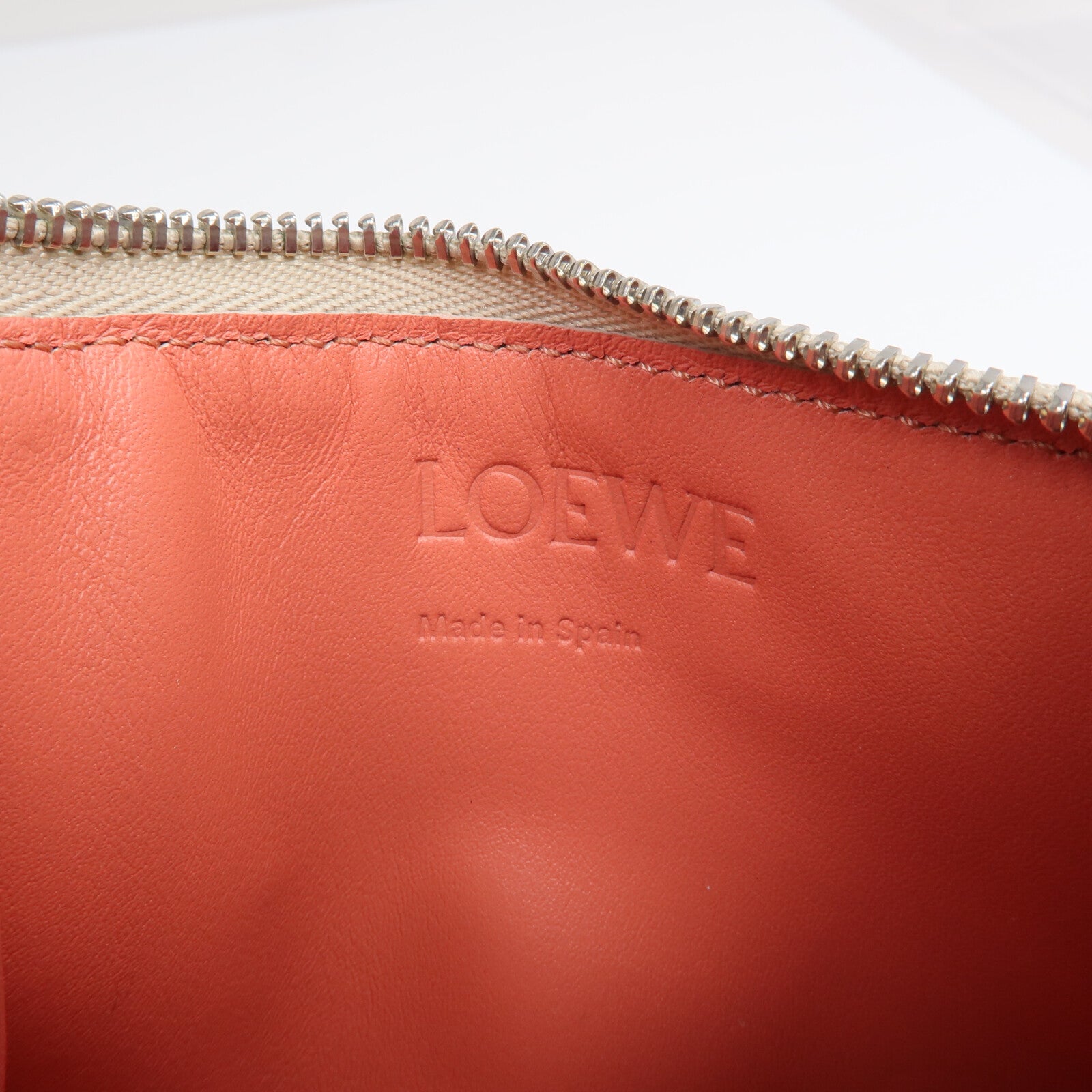 LOEWE 牛皮皮革Card Case銀扣卡片套