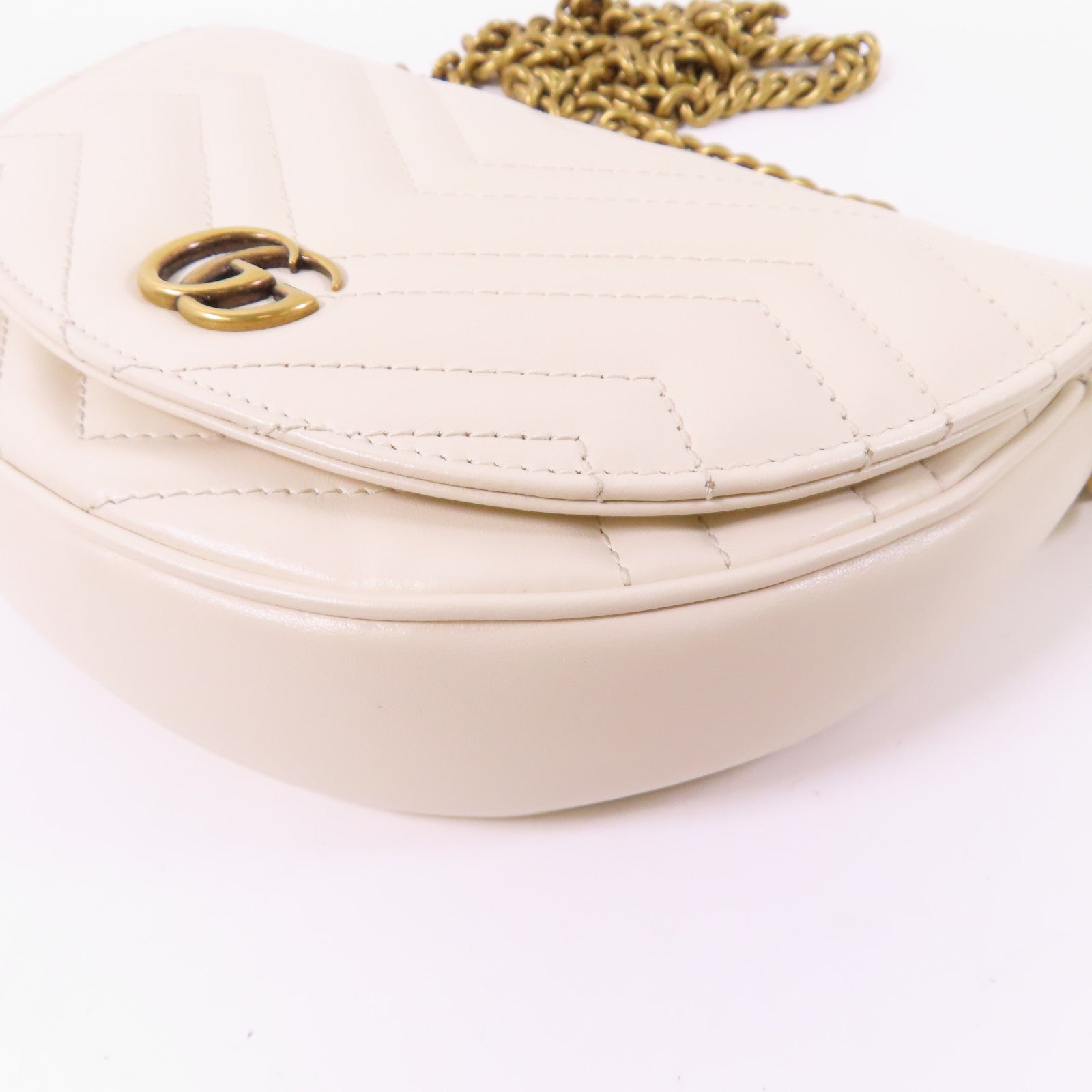 GUCCI 牛皮皮革GG Marmont金扣鏈帶肩背袋白色