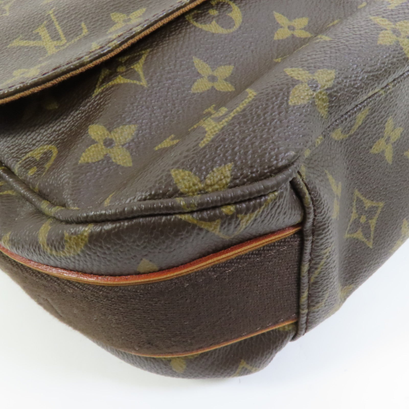 LOUIS VUITTON Monogram Beaubourg MM金扣肩背袋