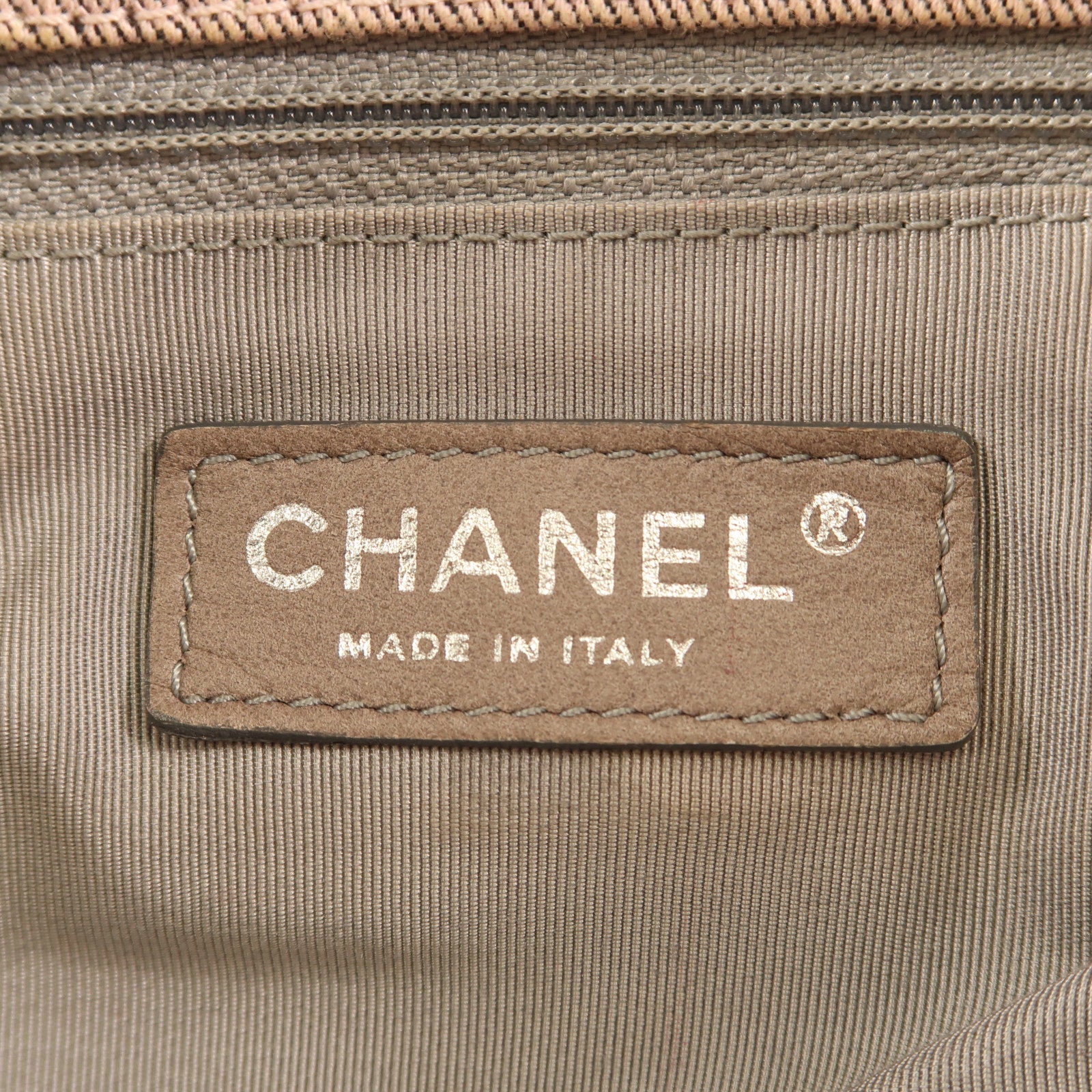 CHANEL 牛仔布銀扣手挽袋