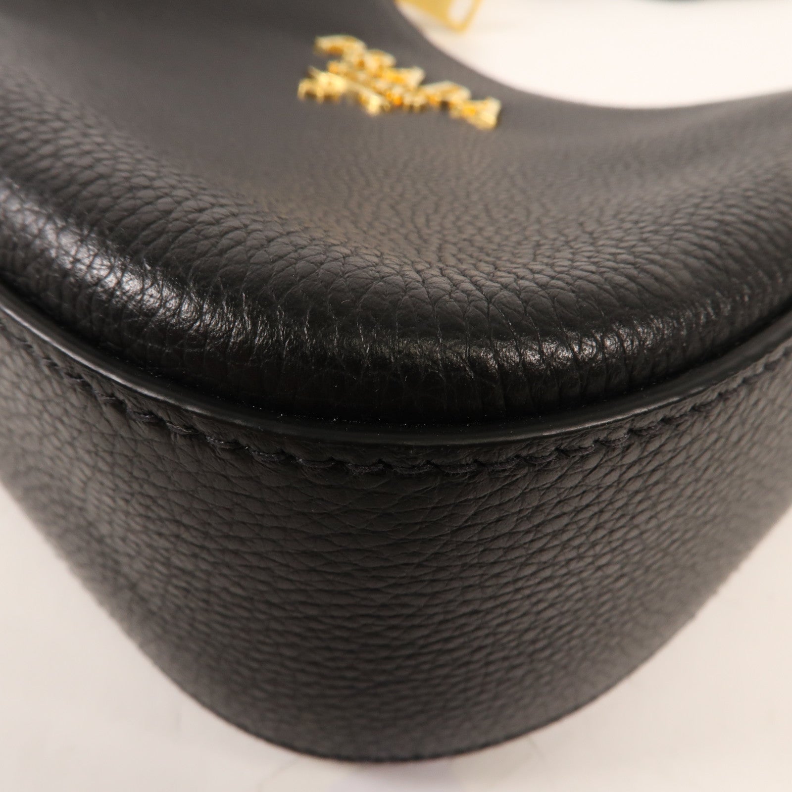 PRADA 牛皮皮革Vitello Phoenix金扣肩背袋