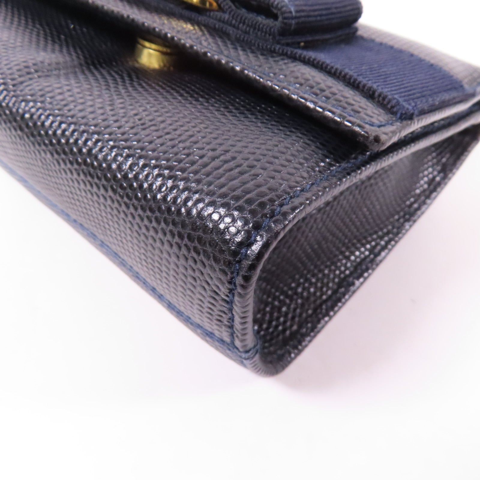 Salvatore Ferragamo 牛皮皮革Mini Pochette金扣鏈帶肩背袋