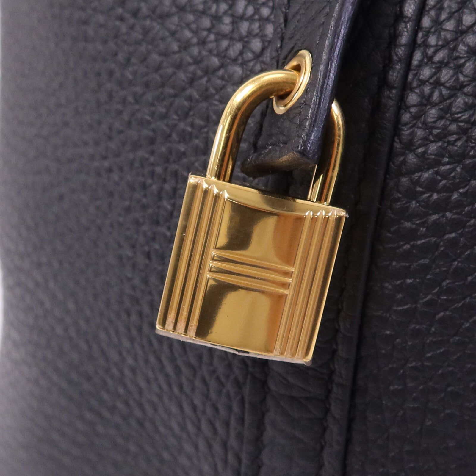 HERMES Clemence皮革Picotin MM金扣手挽袋Noir