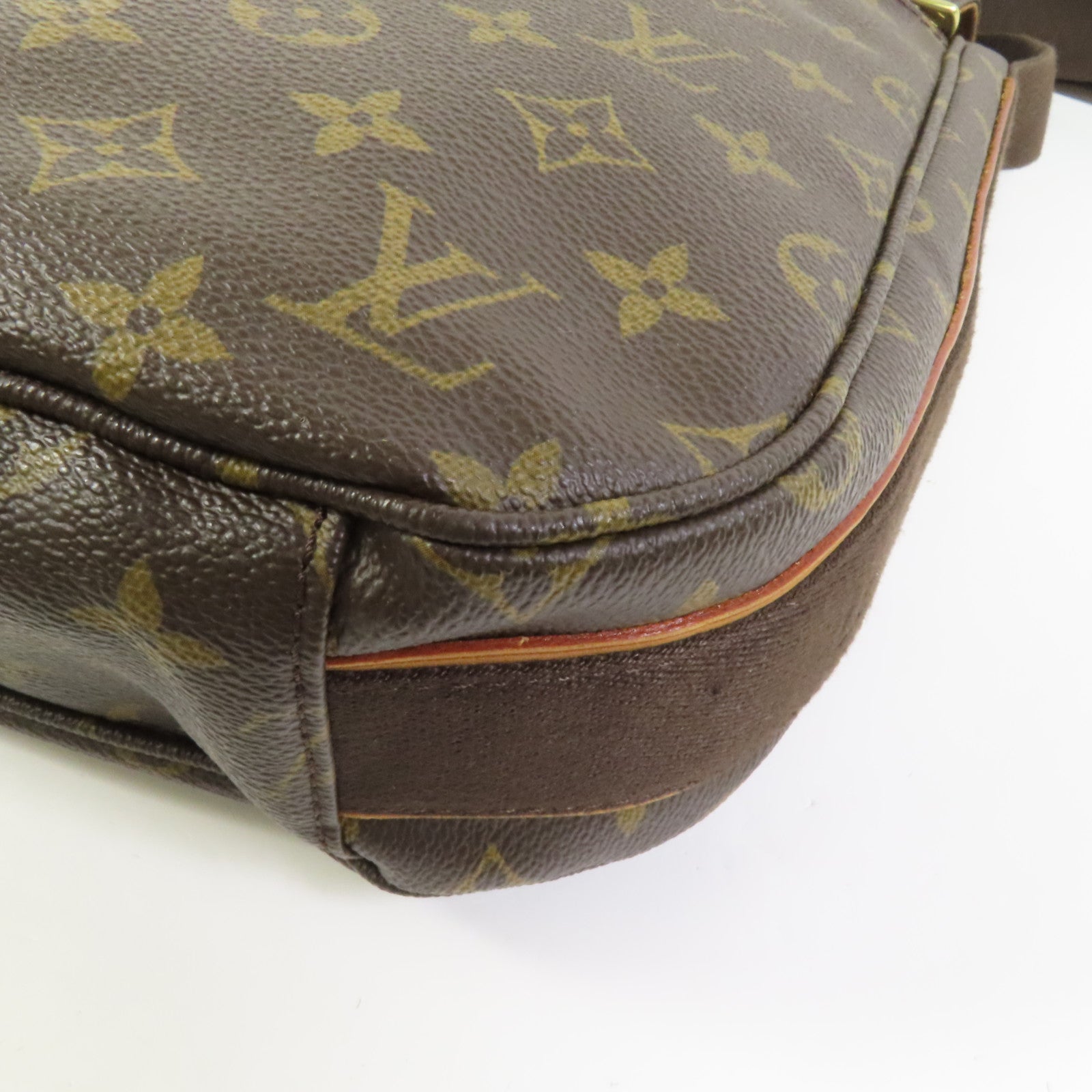 LOUIS VUITTON Monogram Beaubourg MM金扣肩背袋