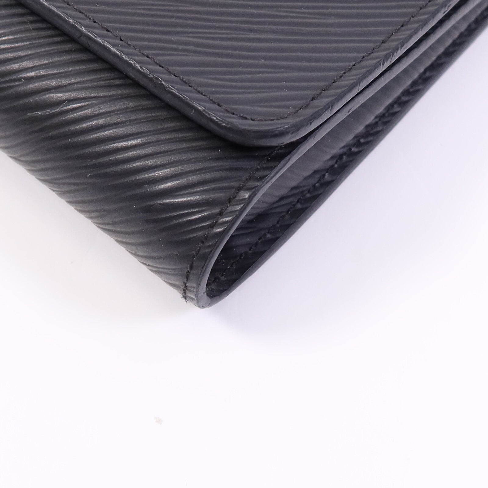 LOUIS VUITTON Epi Portefuille Twist Chain Wallet銀扣鏈帶肩背袋