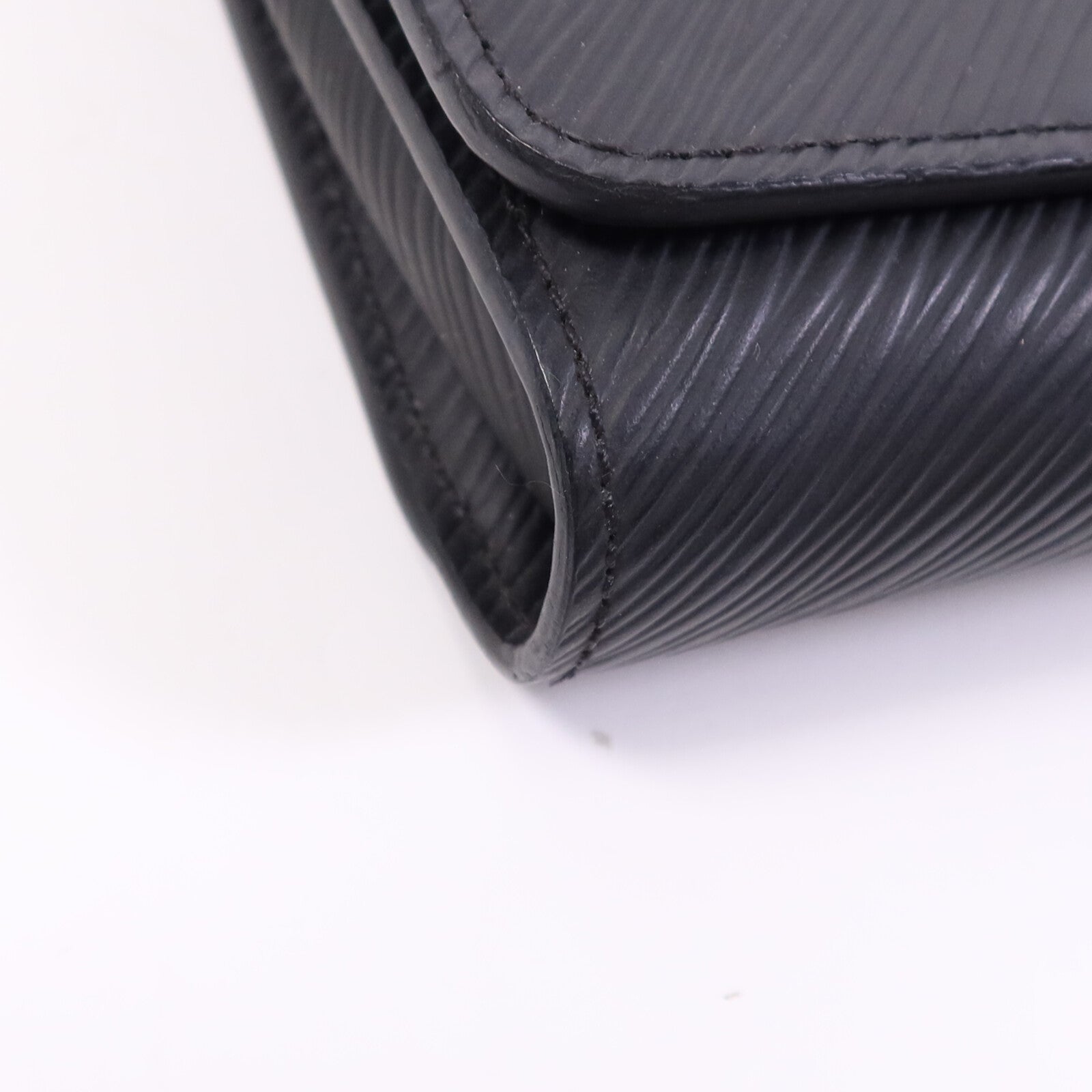 LOUIS VUITTON Epi Portefuille Twist Chain Wallet銀扣鏈帶肩背袋