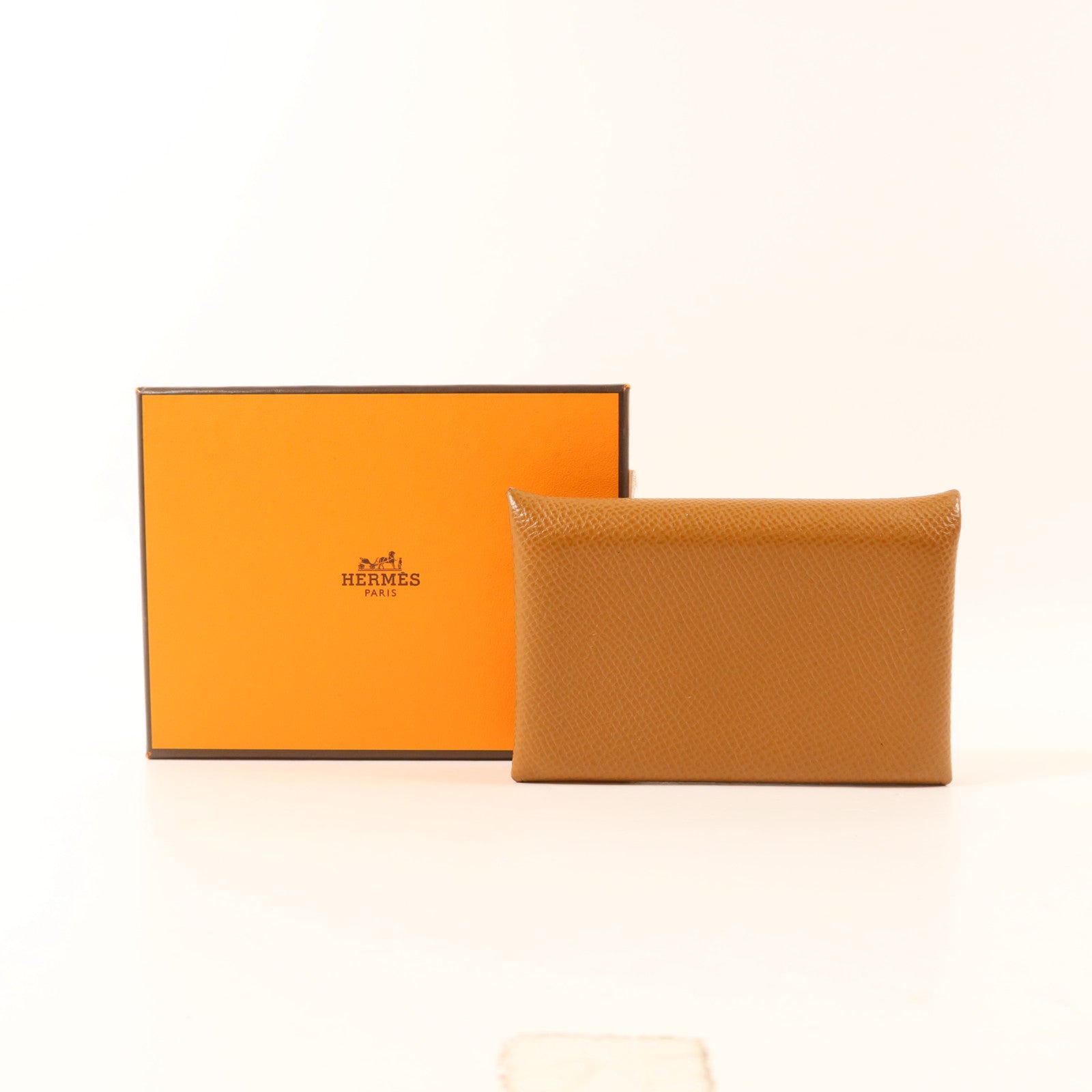 HERMES Epsom皮革Calvi銀扣卡片套Gold