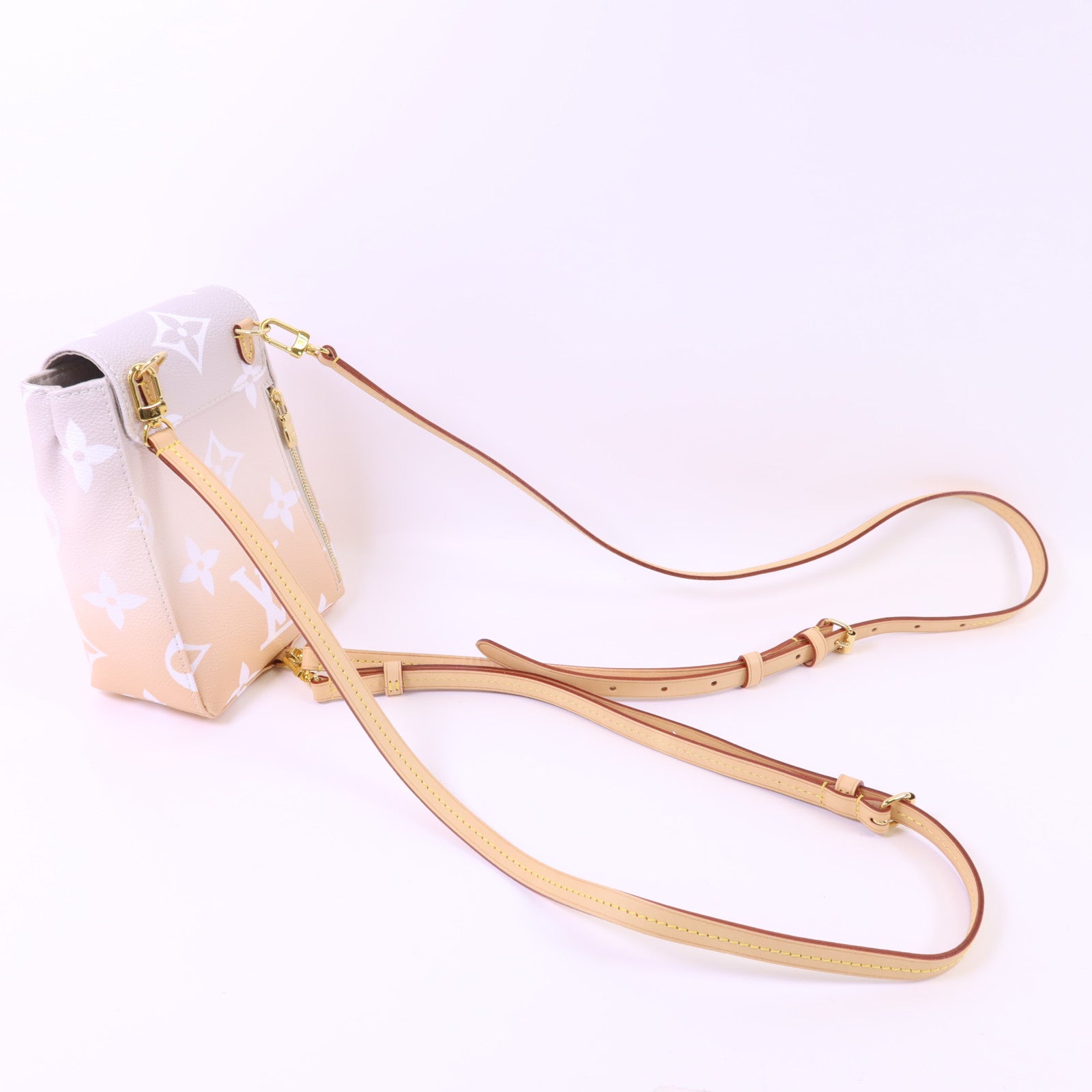 LOUIS VUITTON Monogram Giant By The Pool Backpack金扣背包