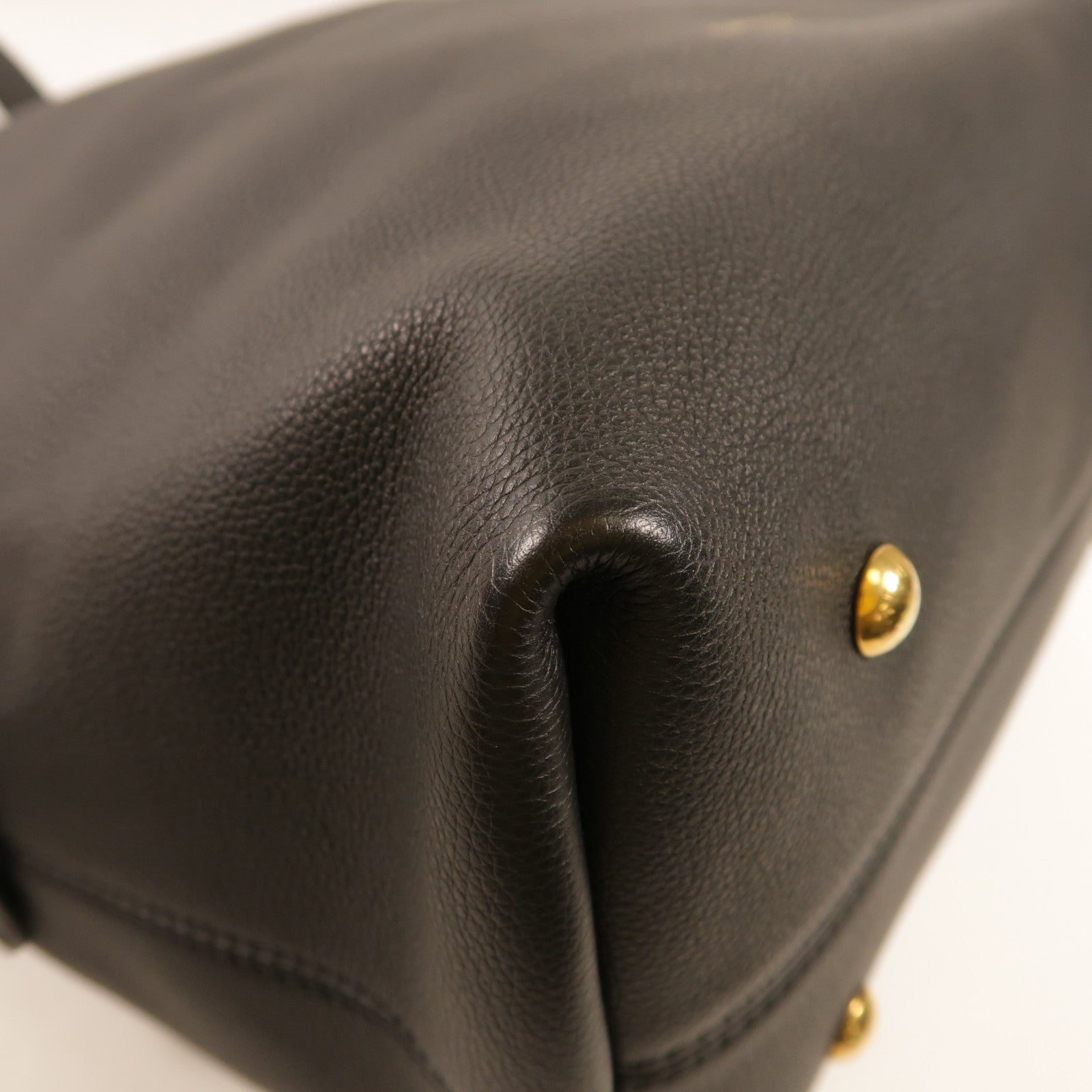 LOUIS VUITTON 牛皮皮革Low Key Hobo MM金扣手挽袋