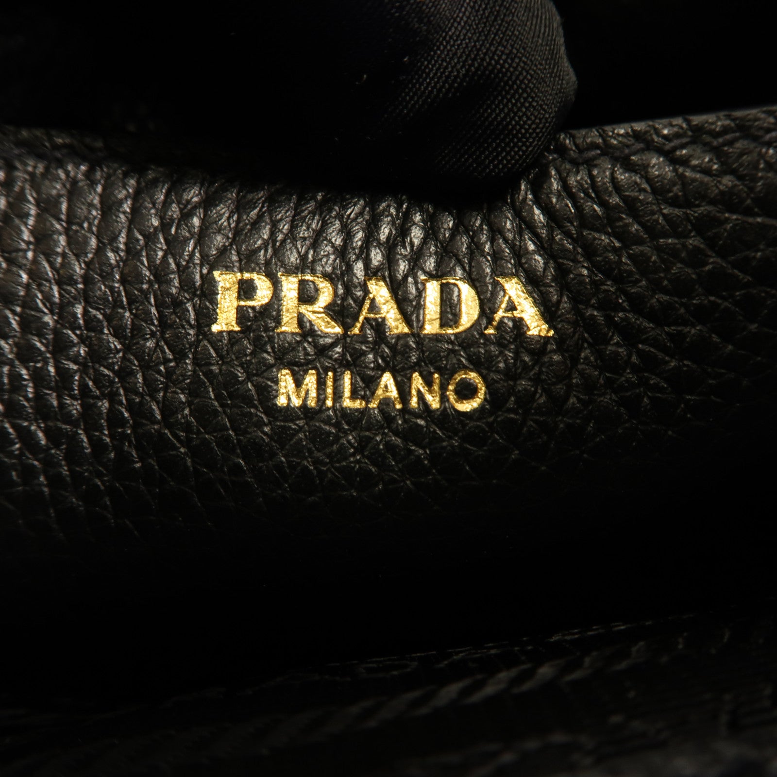 PRADA 牛皮皮革Vitello Phoenix金扣肩背袋