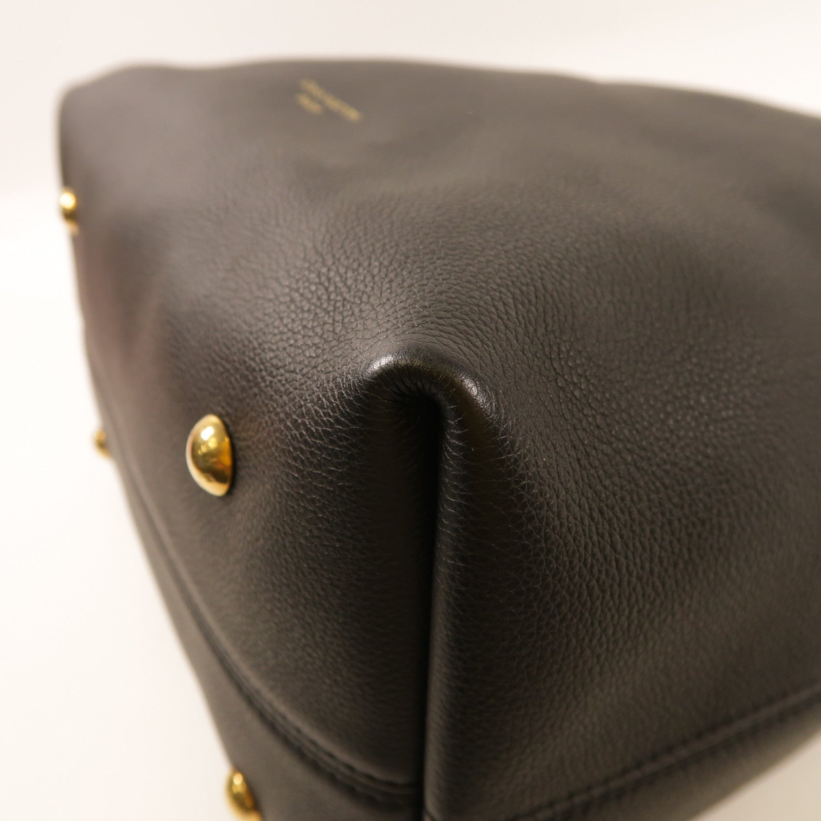 LOUIS VUITTON 牛皮皮革Low Key Hobo MM金扣手挽袋
