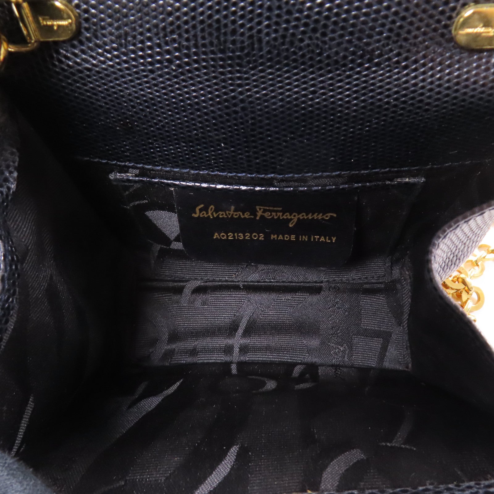 Salvatore Ferragamo 牛皮皮革Mini Pochette金扣鏈帶肩背袋