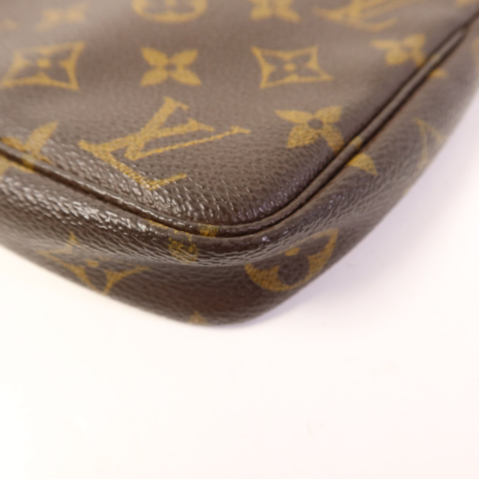 LOUIS VUITTON Monogram Pochette Accessoires金扣手挽袋棕色