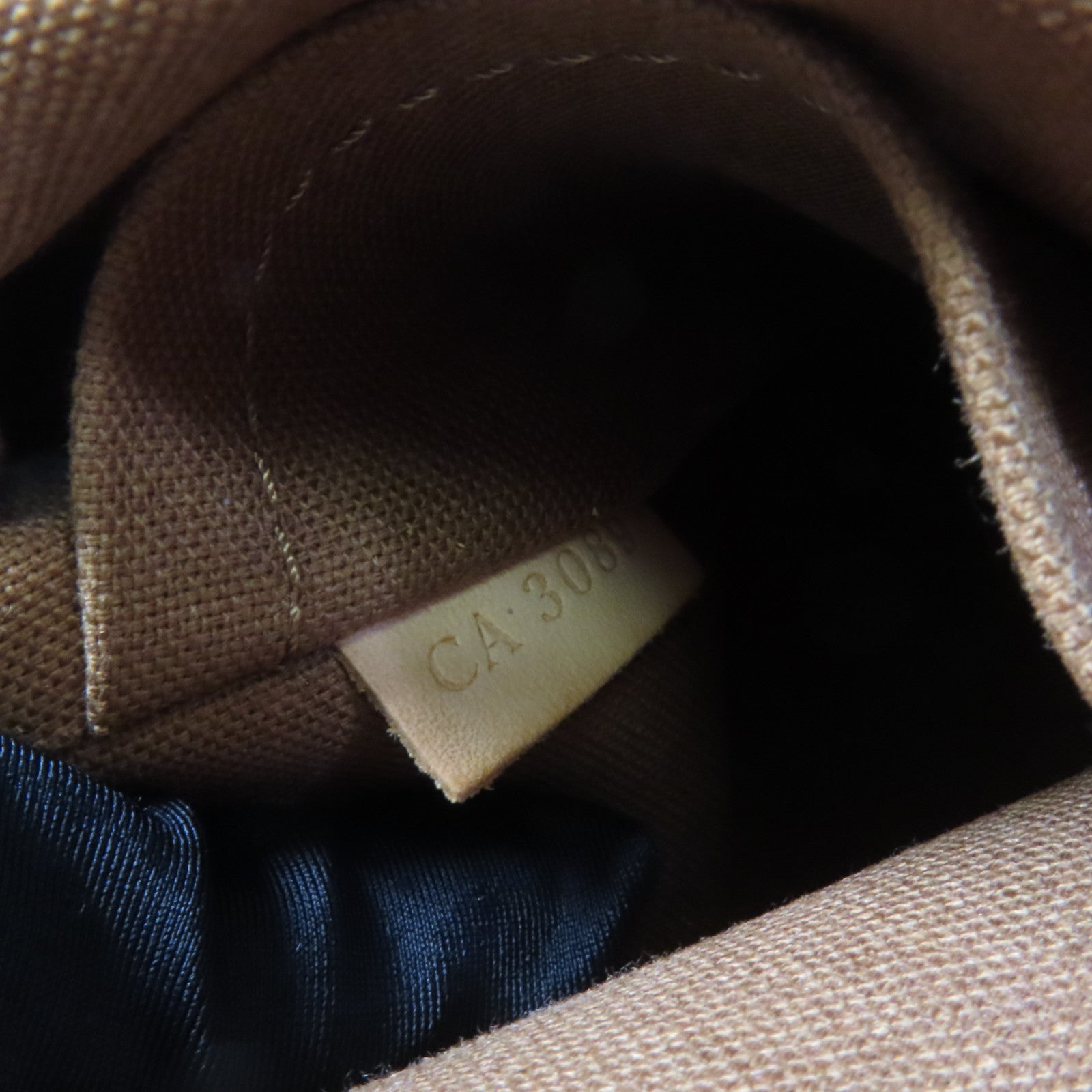 LOUIS VUITTON Monogram Beaubourg MM金扣肩背袋