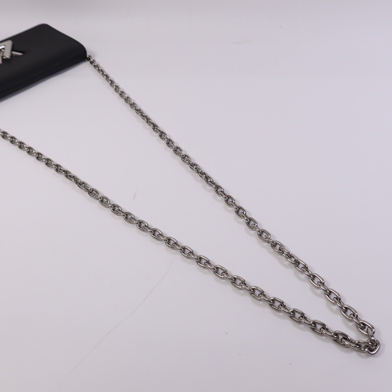 LOUIS VUITTON Epi Portefuille Twist Chain Wallet銀扣鏈帶肩背袋
