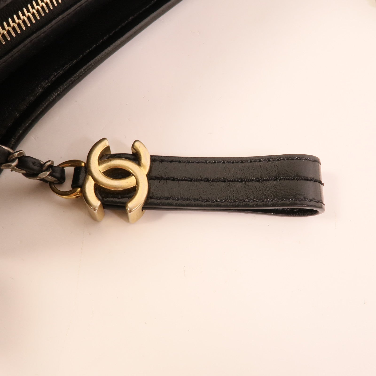 CHANEL 牛皮皮革Gabrielle Small鏈帶肩背袋