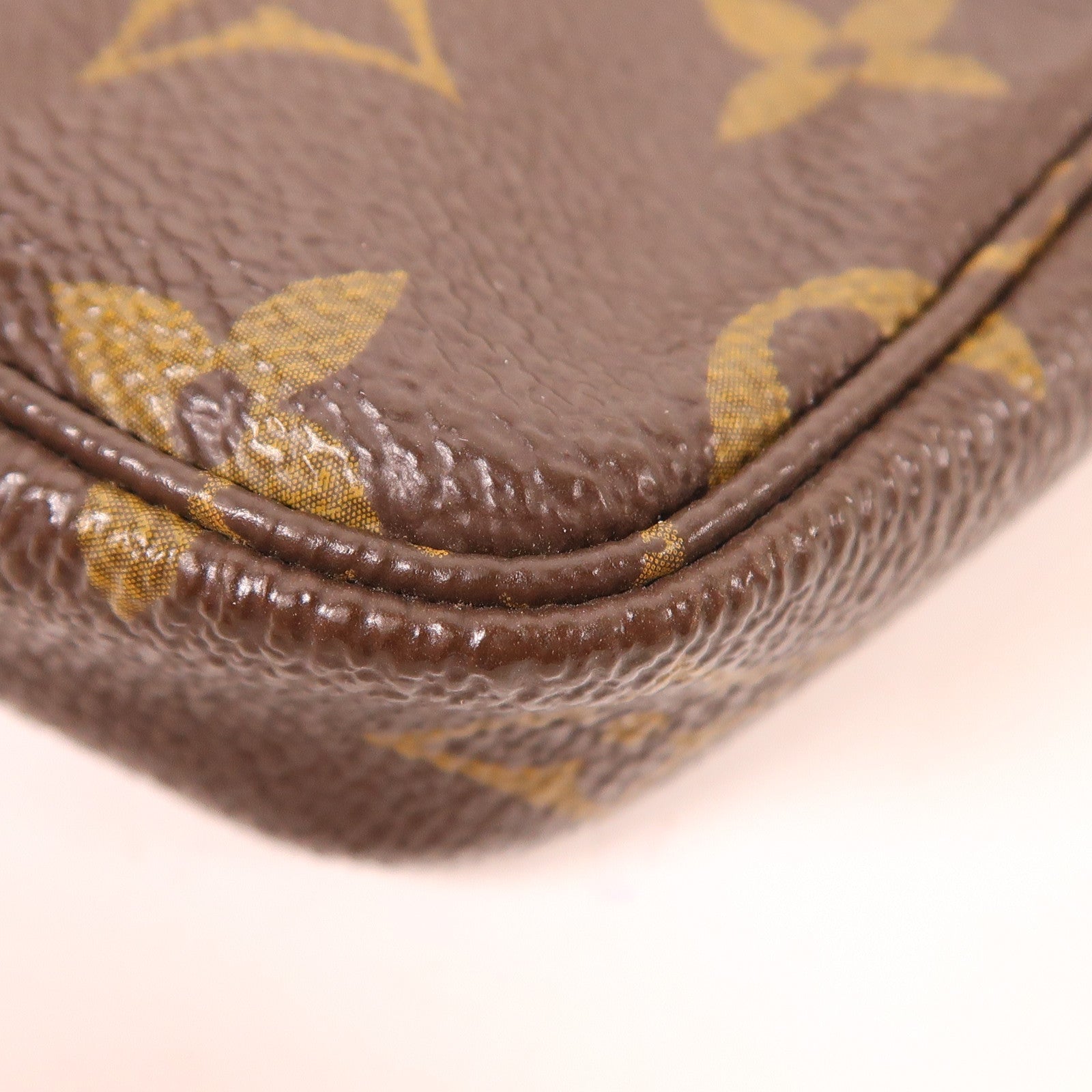 LOUIS VUITTON Monogram Pochette Accessories金扣手挽袋