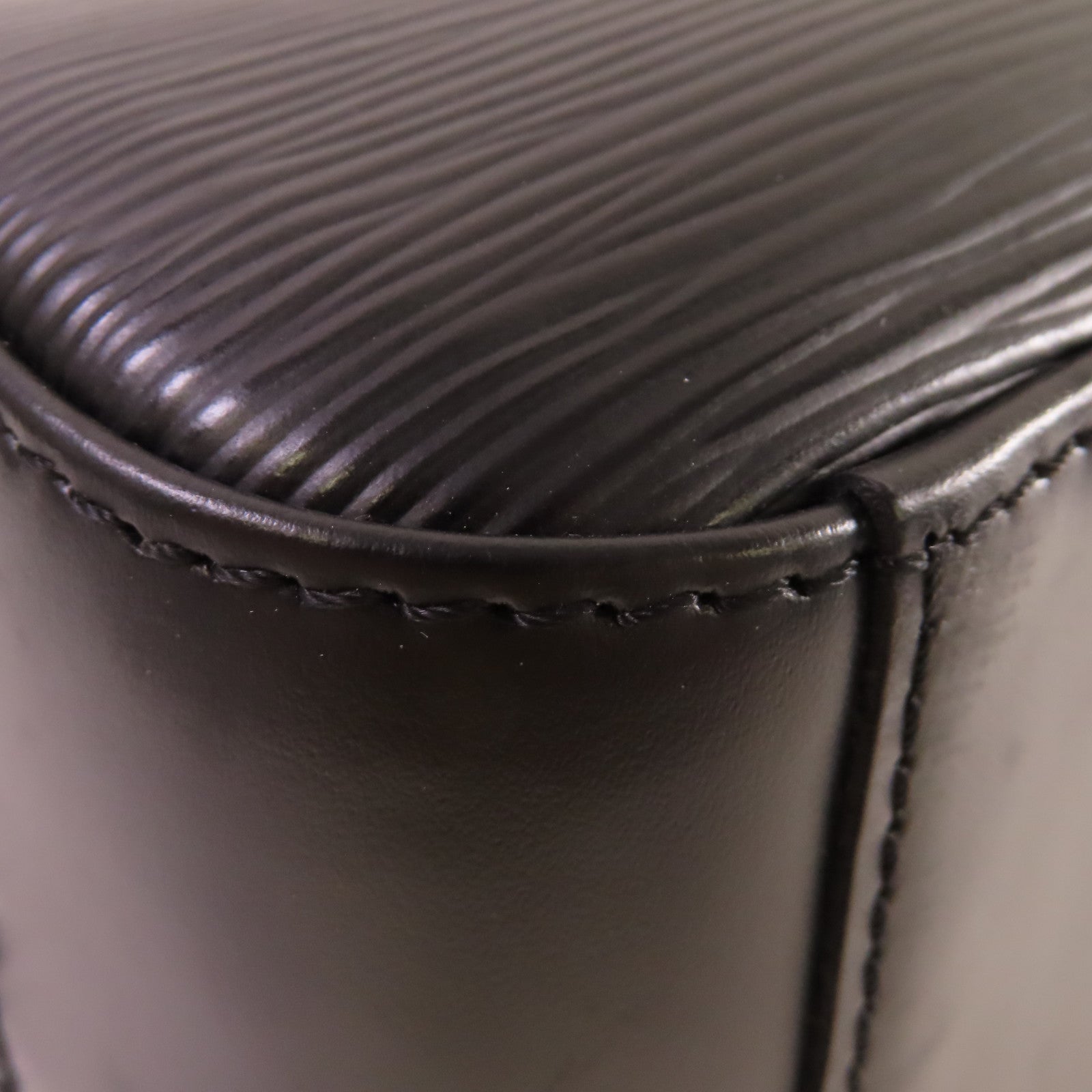 LOUIS VUITTON 【激減優惠】Epi Jasmin Handbag金扣手挽袋黑色