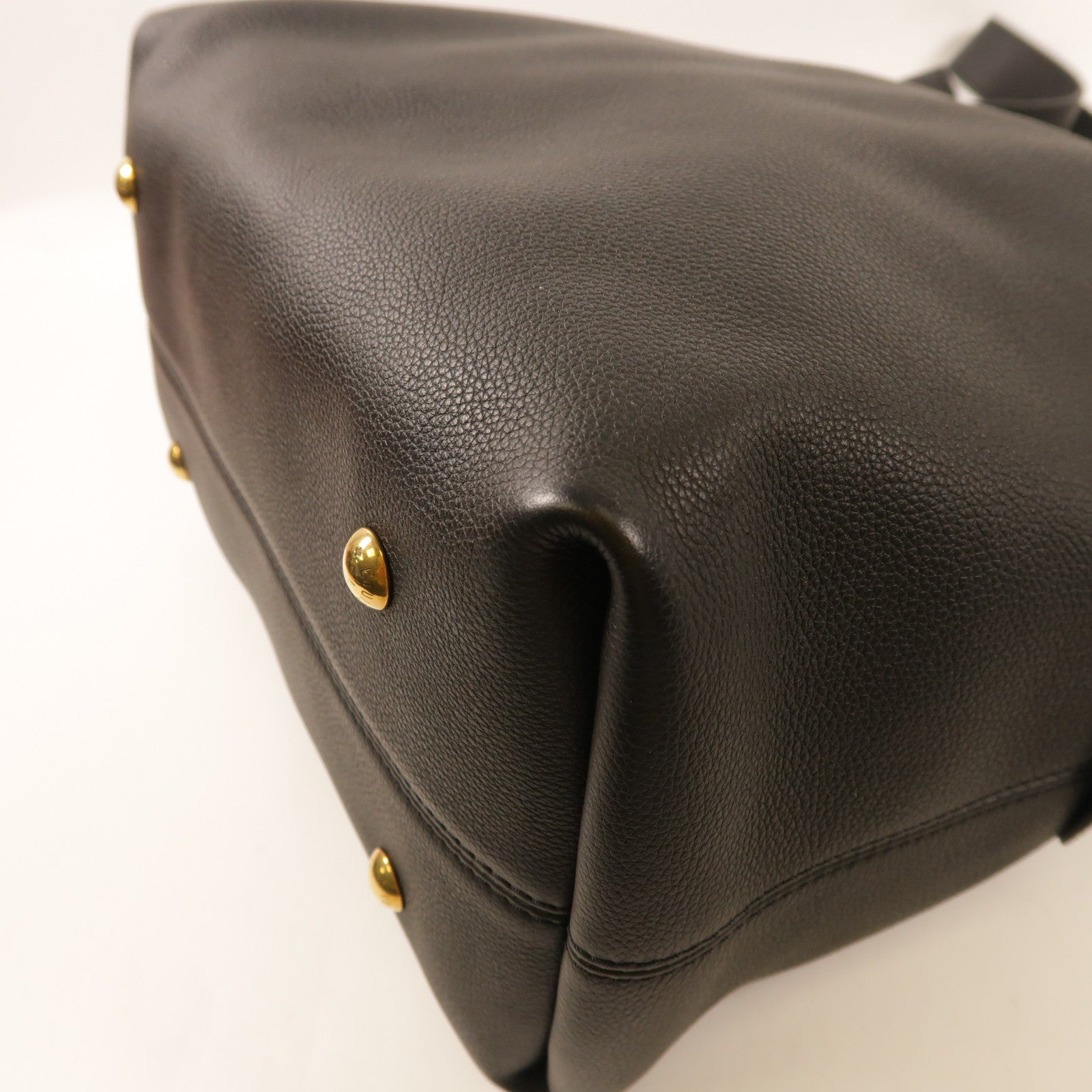 LOUIS VUITTON 牛皮皮革Low Key Hobo MM金扣手挽袋