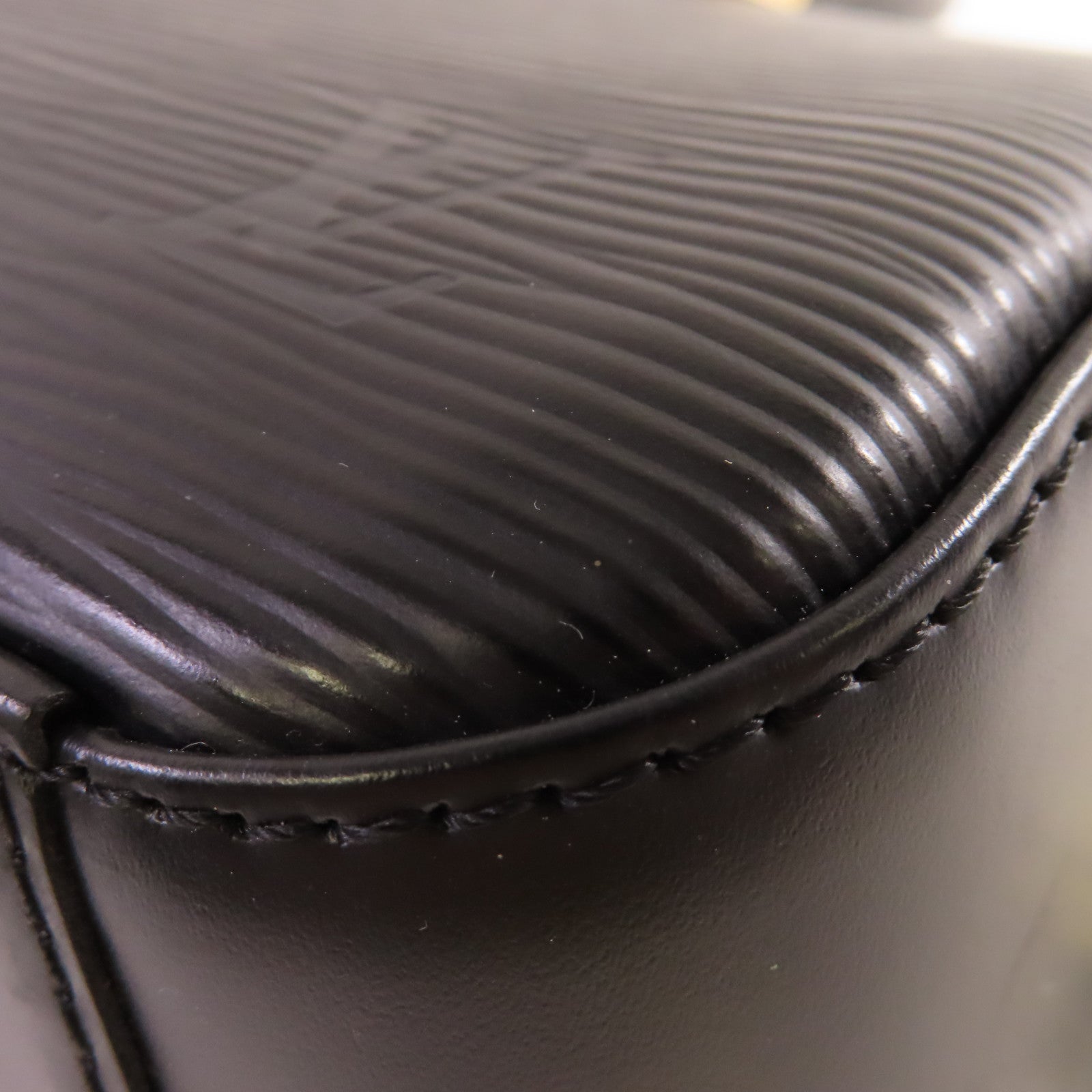 LOUIS VUITTON 【激減優惠】Epi Jasmin Handbag金扣手挽袋黑色