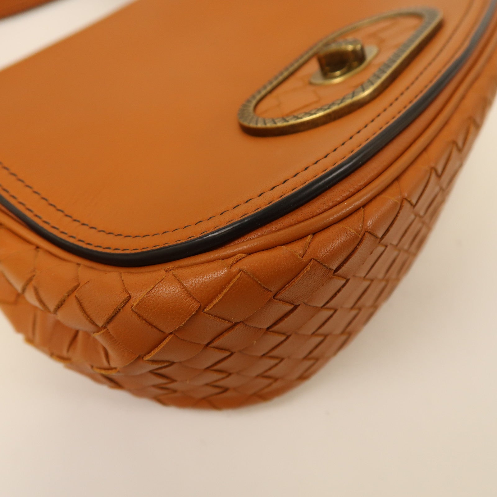 BOTTEGA VENETA 牛皮皮革Shoulder Bag金扣肩背袋啡色