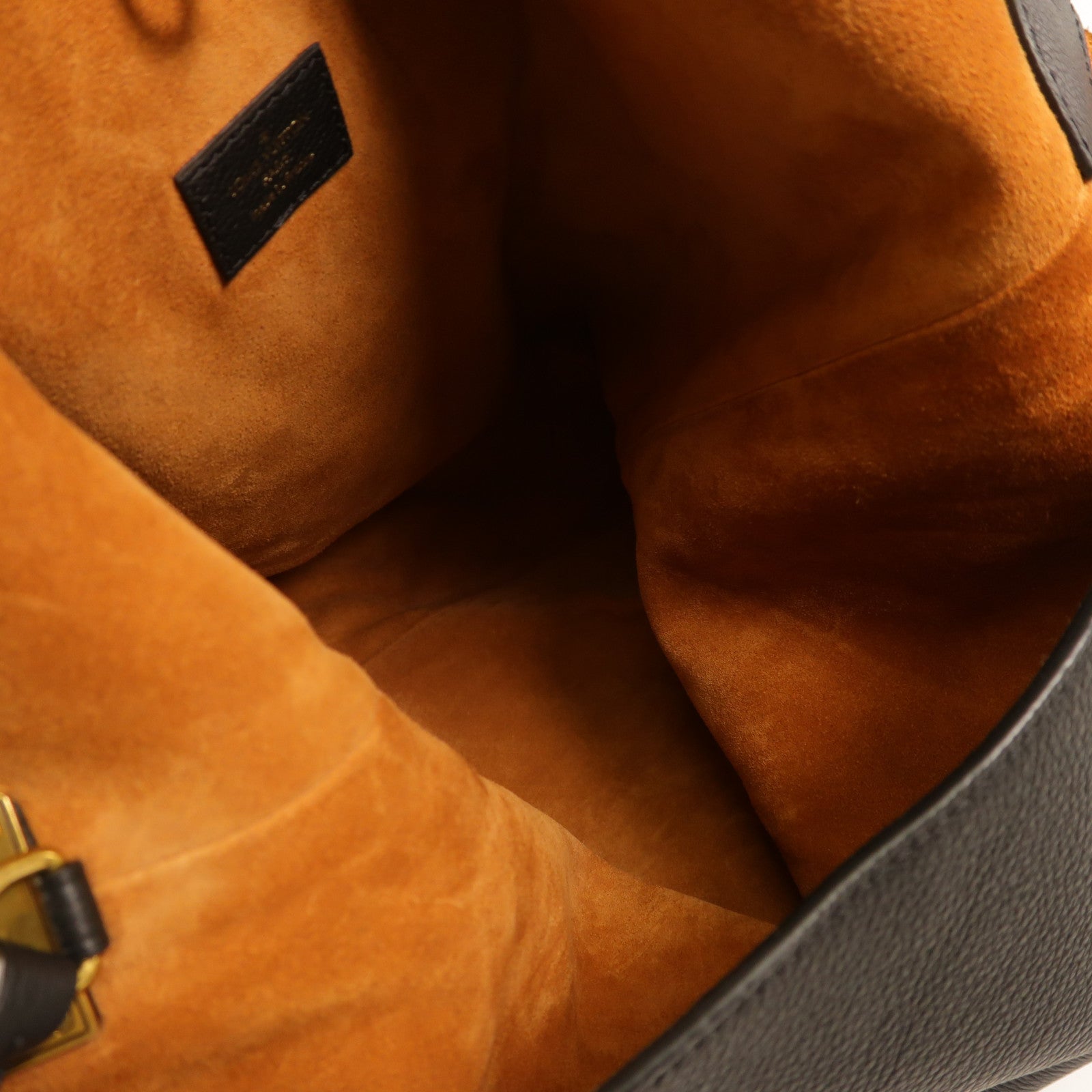 LOUIS VUITTON 牛皮皮革Low Key Hobo MM金扣手挽袋