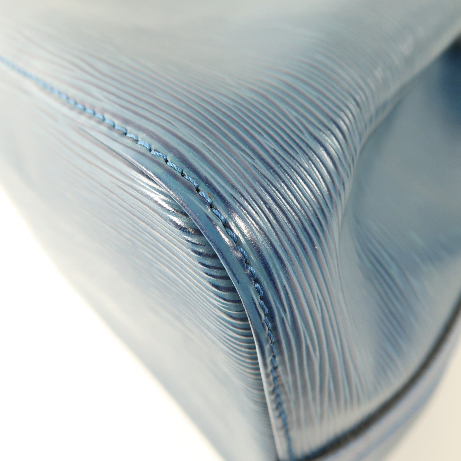 LOUIS VUITTON Epi Petit Noe金扣肩背袋