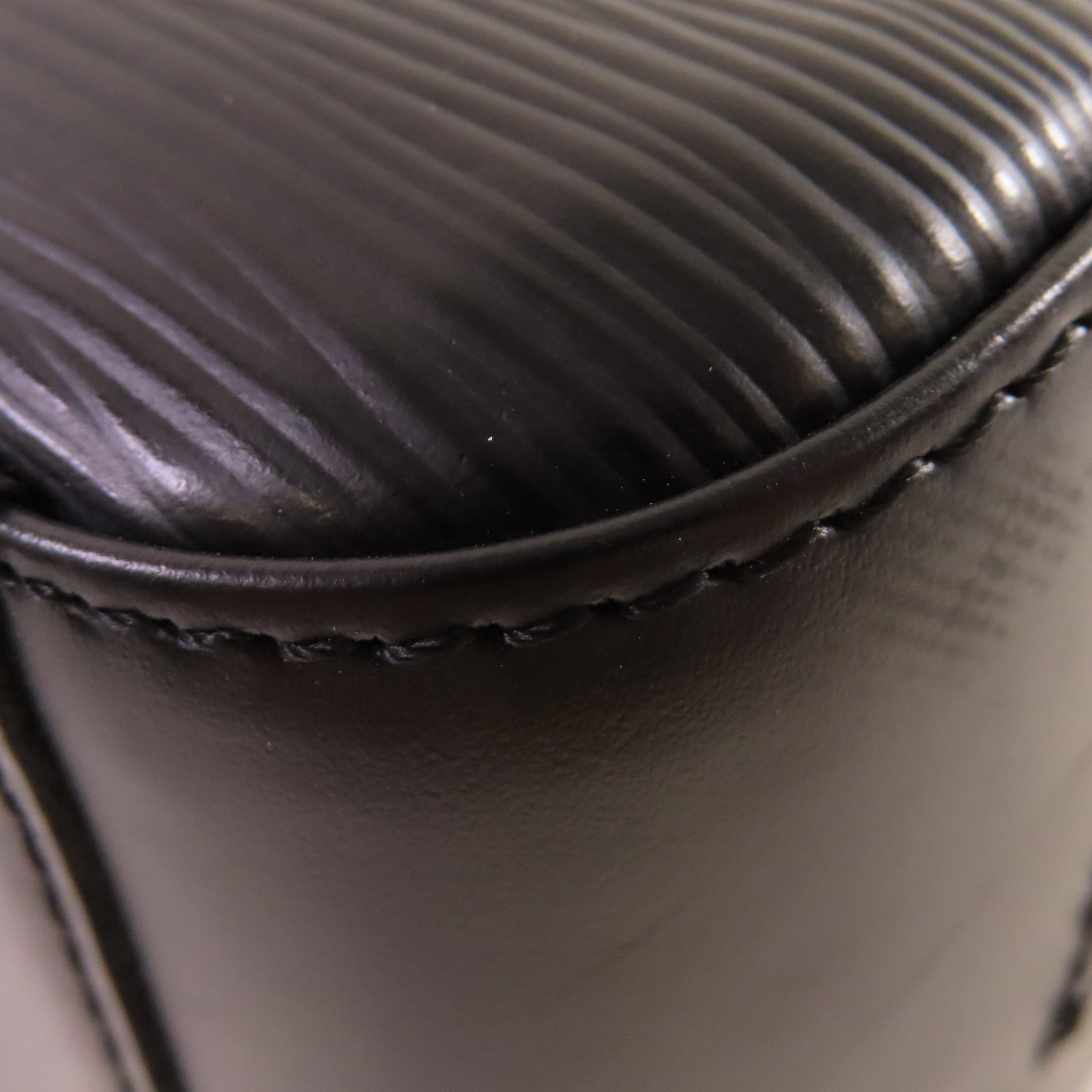 LOUIS VUITTON 【激減優惠】Epi Jasmin Handbag金扣手挽袋黑色