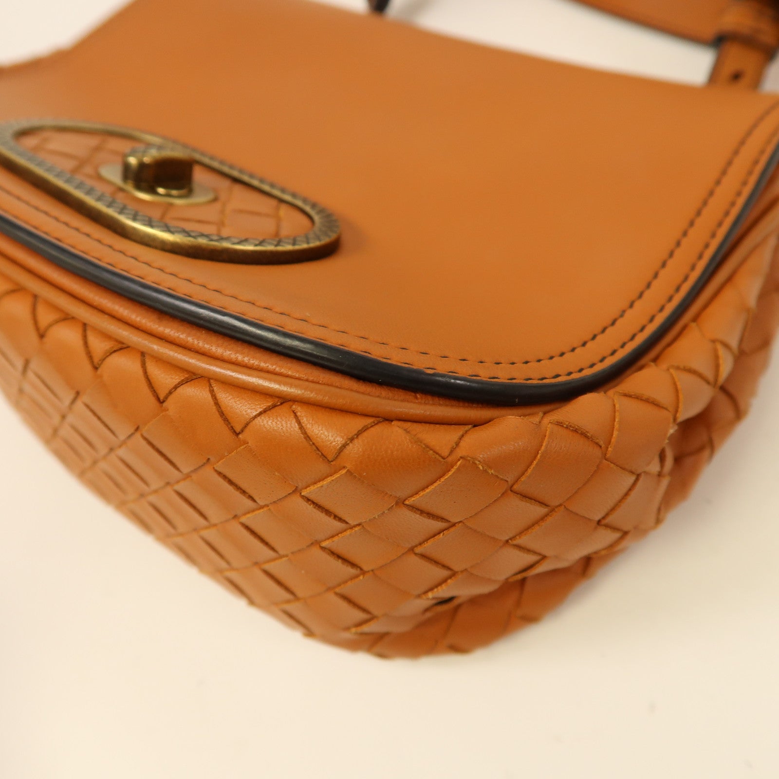 BOTTEGA VENETA 牛皮皮革Shoulder Bag金扣肩背袋啡色