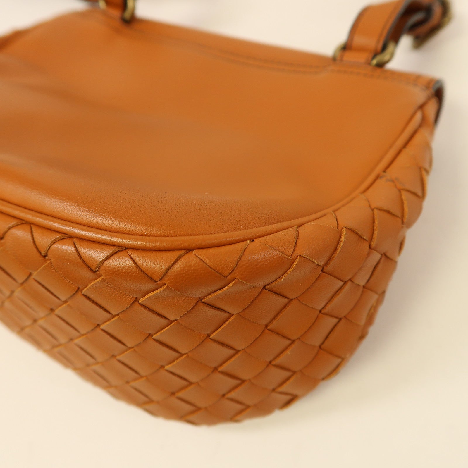 BOTTEGA VENETA 牛皮皮革Shoulder Bag金扣肩背袋啡色