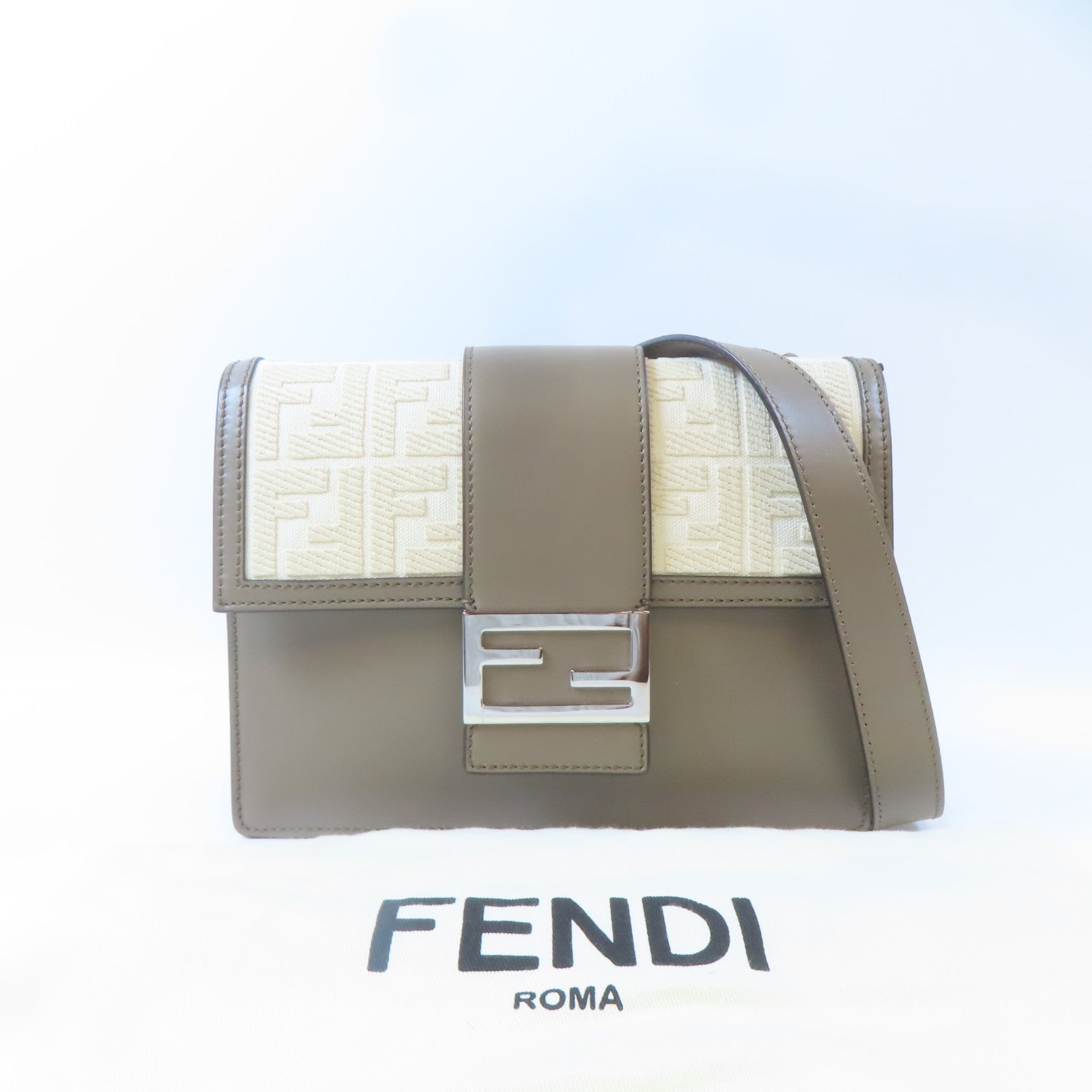 FENDI 帆布/皮革Shoulder Bag銀扣肩背袋灰色/米色