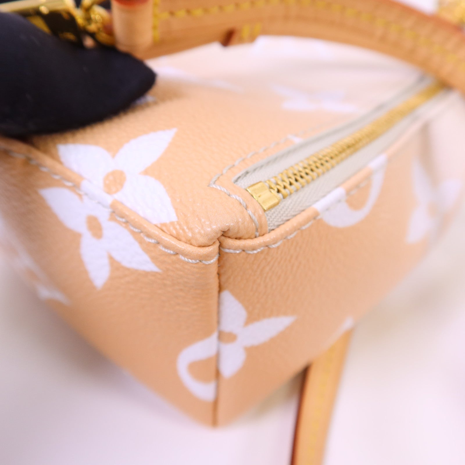 LOUIS VUITTON Monogram Giant By The Pool Backpack金扣背包