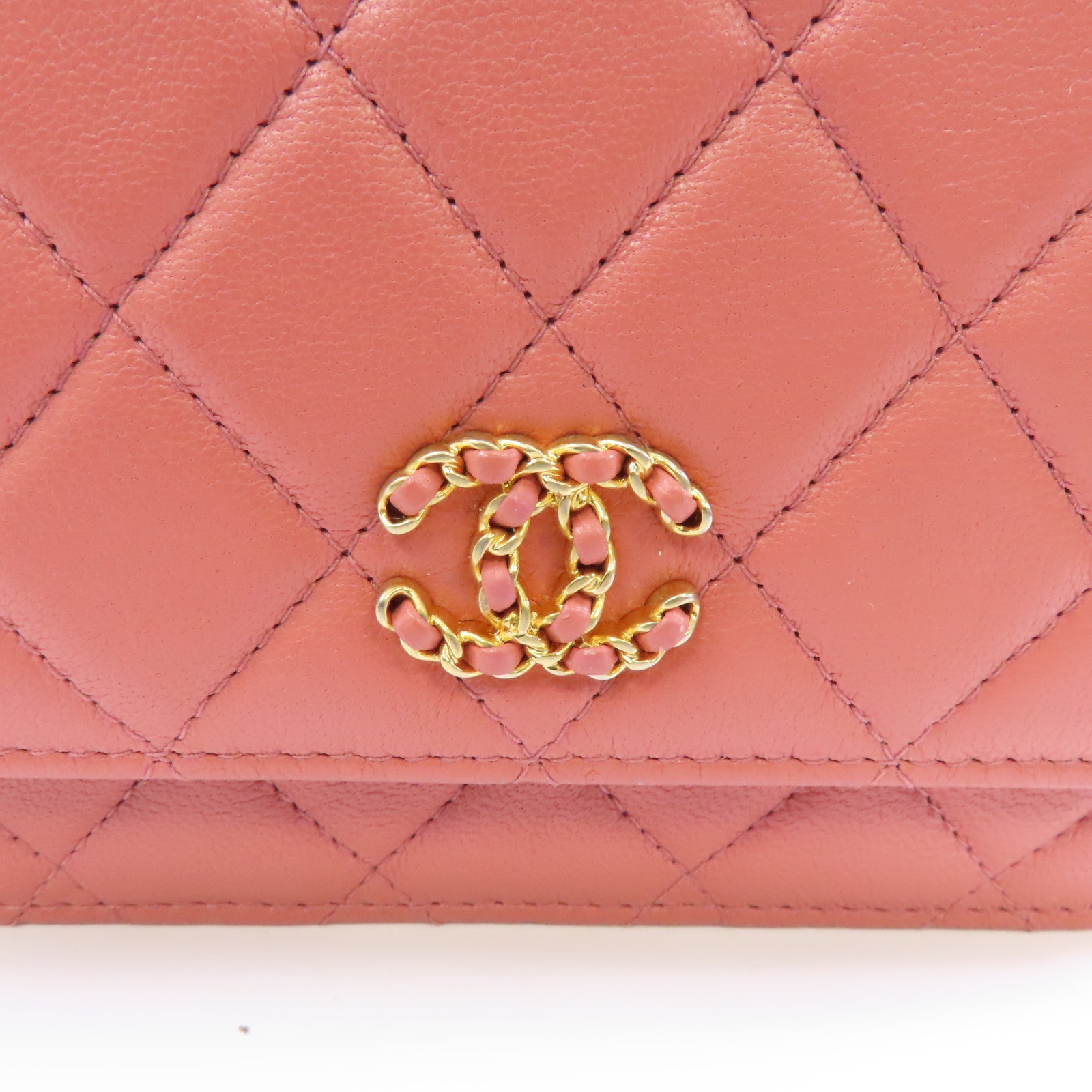 CHANEL 【激減優惠】菱格羊皮皮革C19 Wallet On Chain金扣鏈帶肩背袋粉紅色