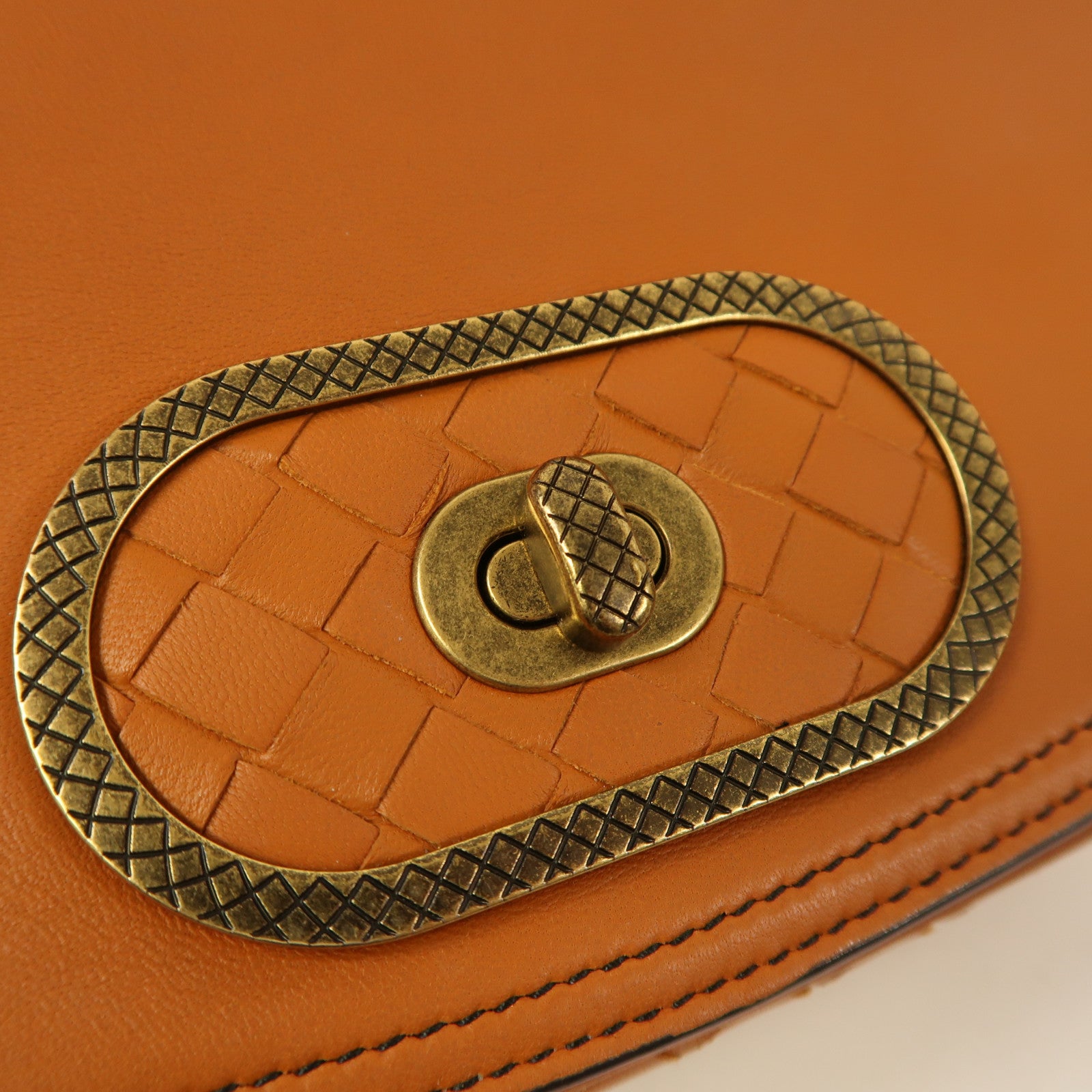 BOTTEGA VENETA 牛皮皮革Shoulder Bag金扣肩背袋啡色