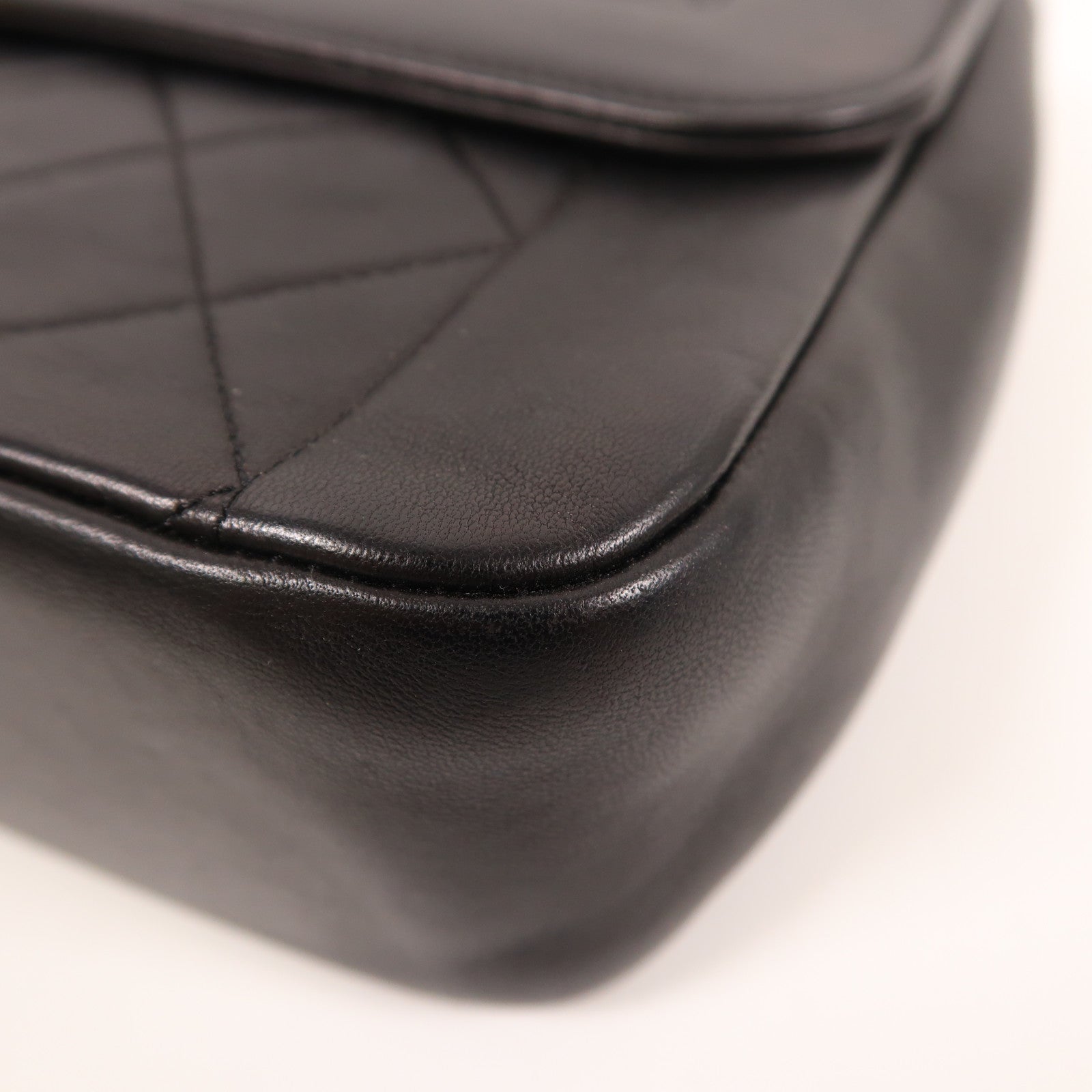 CHANEL 皮革Chain Shoulder金扣鏈帶肩背袋