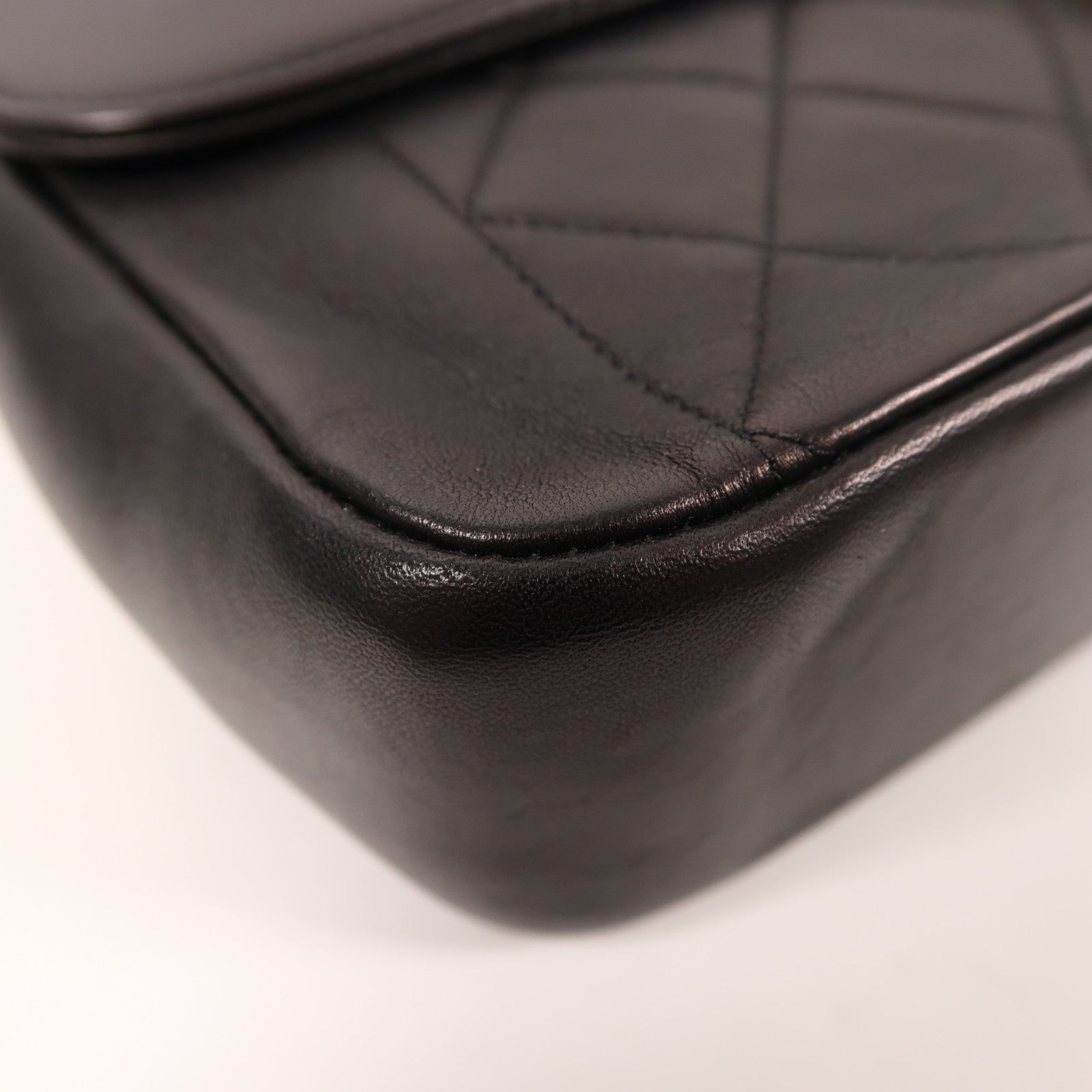 CHANEL 皮革Chain Shoulder金扣鏈帶肩背袋