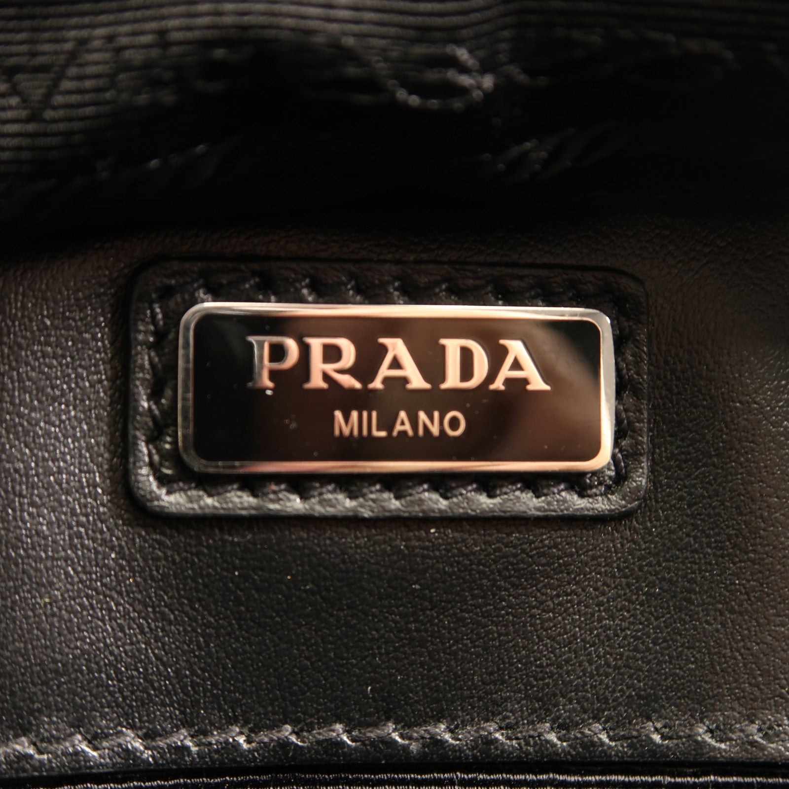 PRADA 牛皮皮革Shoulder Bag銀扣肩背袋