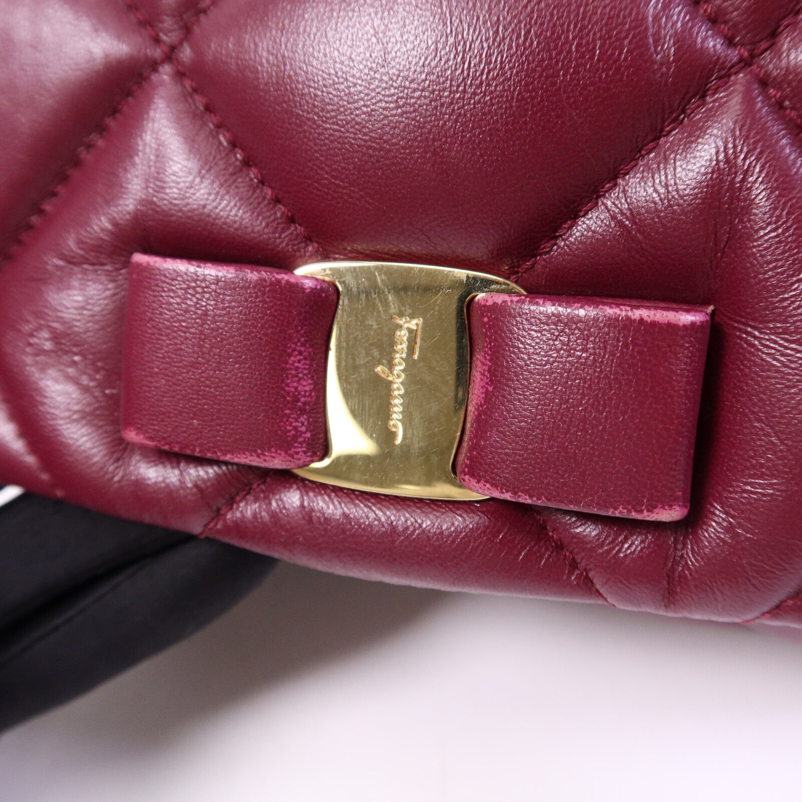 Salvatore Ferragamo 羊皮皮革Chain Shoulder金扣鏈帶肩背袋
