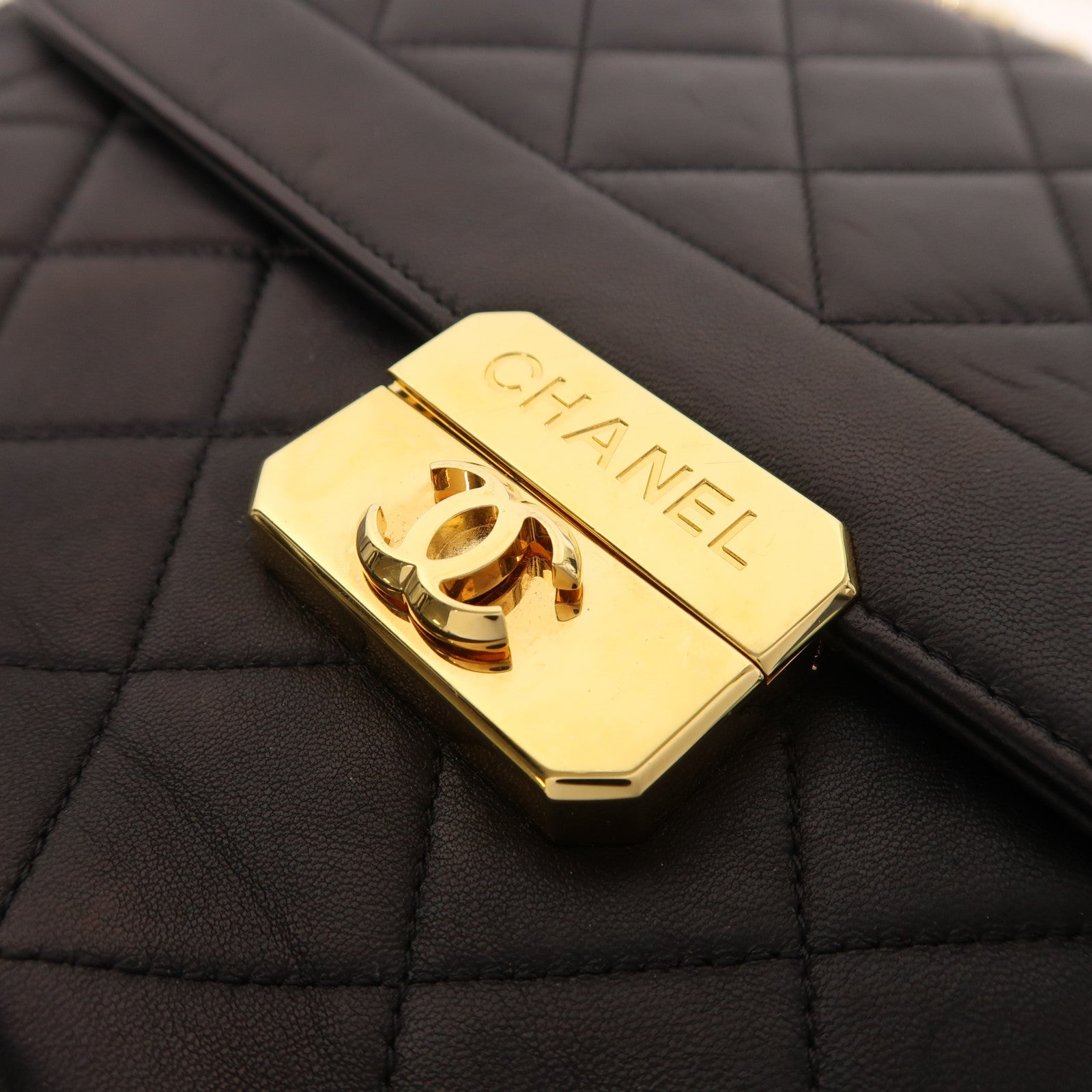 CHANEL 皮革Chain Shoulder金扣鏈帶肩背袋